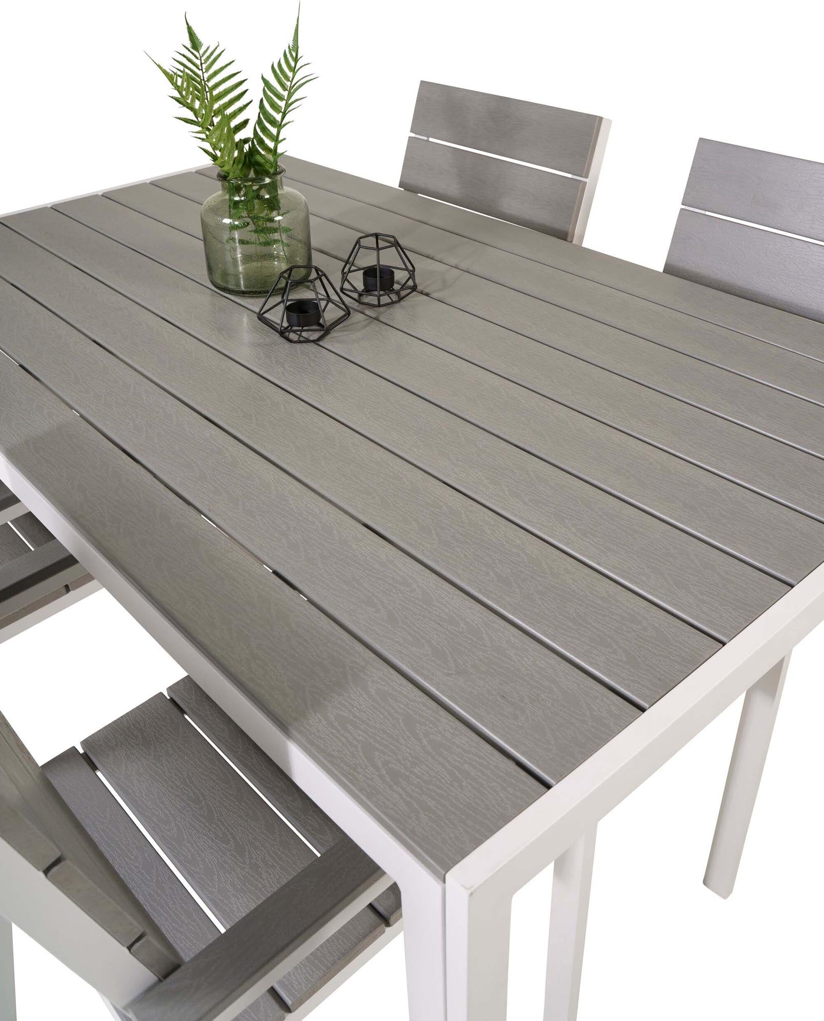 Entdecken Sie das Break Outdoor-Tischset von Venture Home: Elegantes Design für 4 Personen, perfekt für Garten und Balkon. Wetterfest und pflegeleicht!