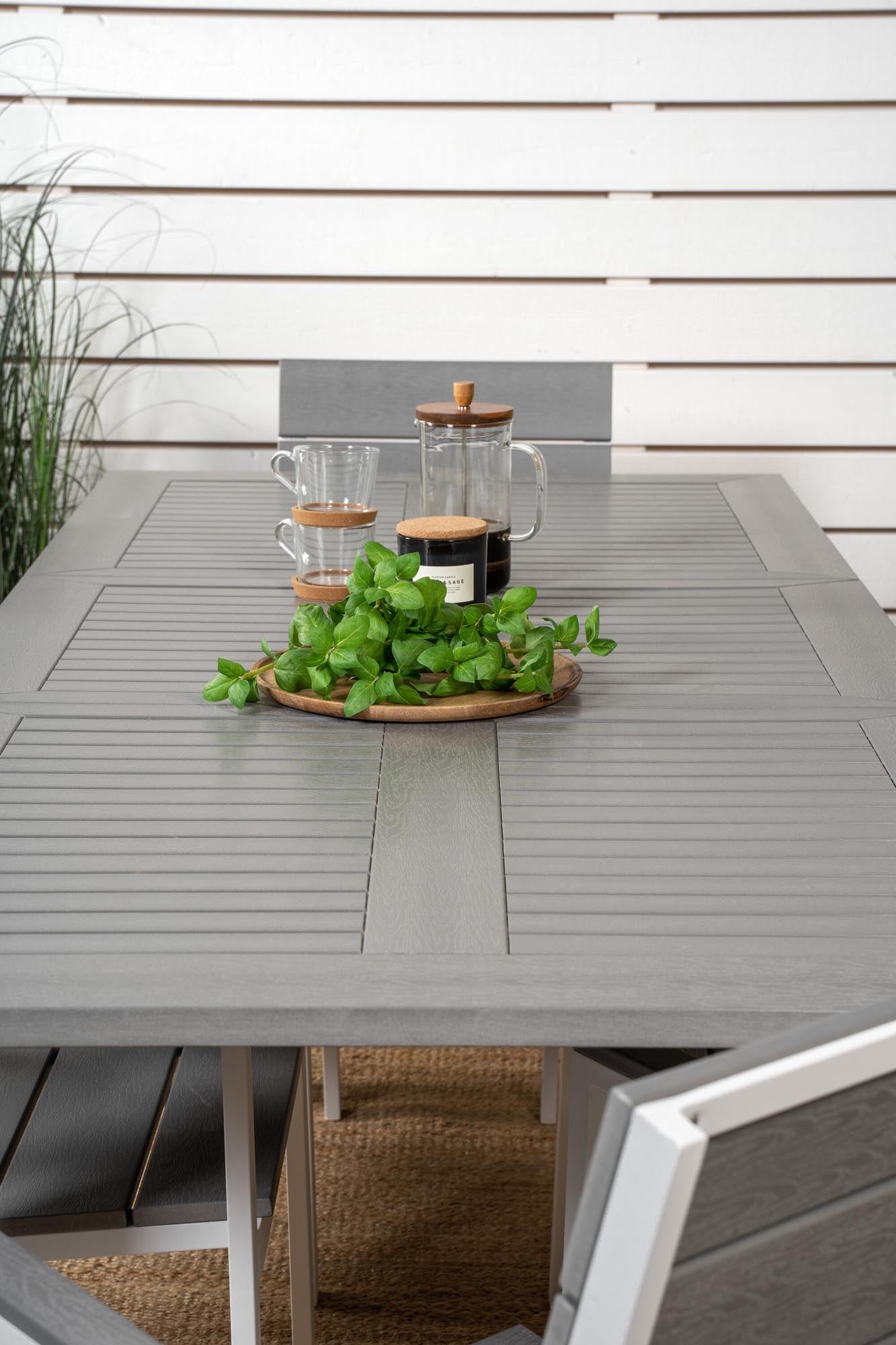 Elegantes Albany Gartentischset mit ausziehbarem Tisch und 6 Stühlen, perfekt für gesellige Stunden im Freien, stilvoll und praktisch.