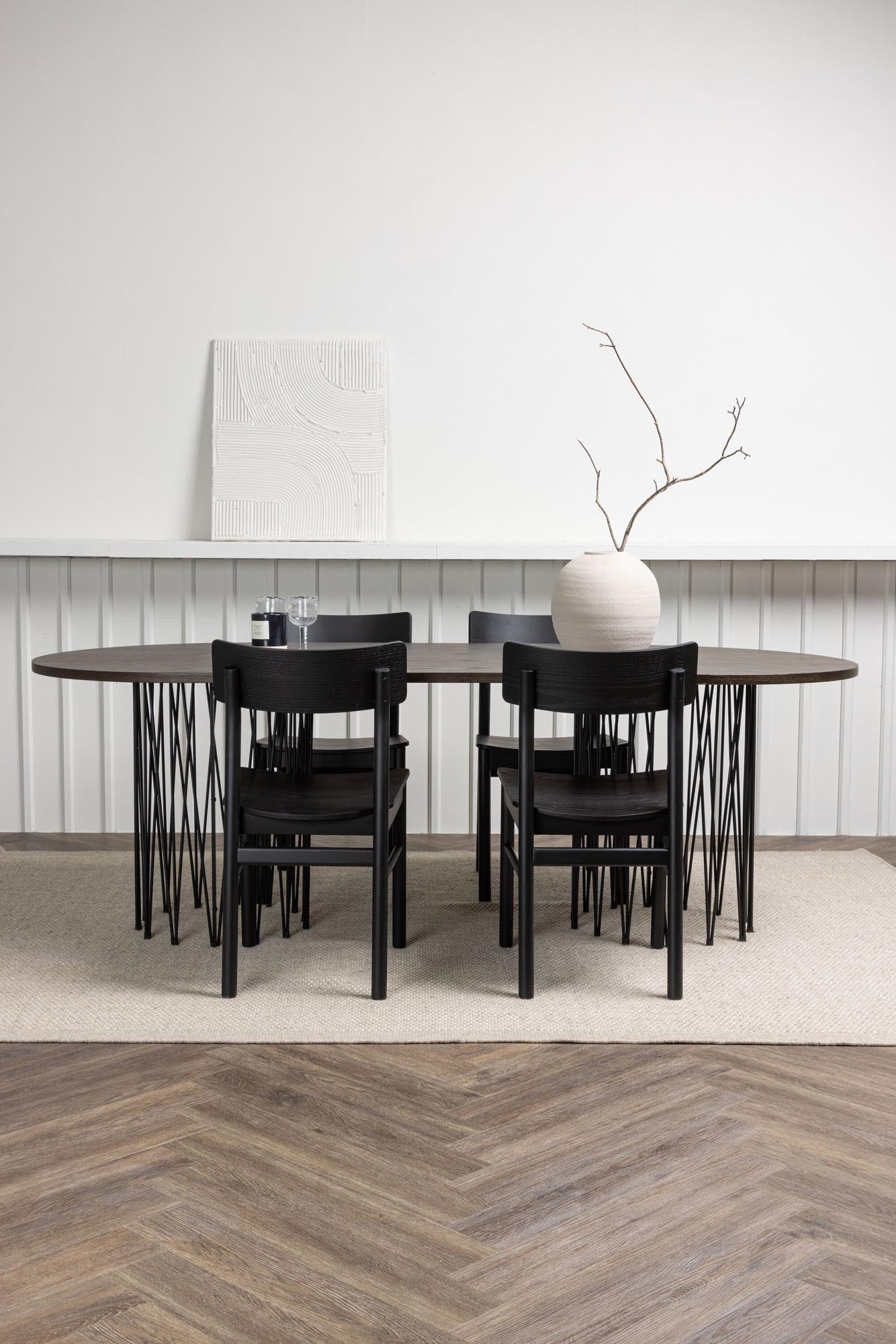 Eleganter Stone Esstisch mit 4 Montros Stühlen von Venture Home.
