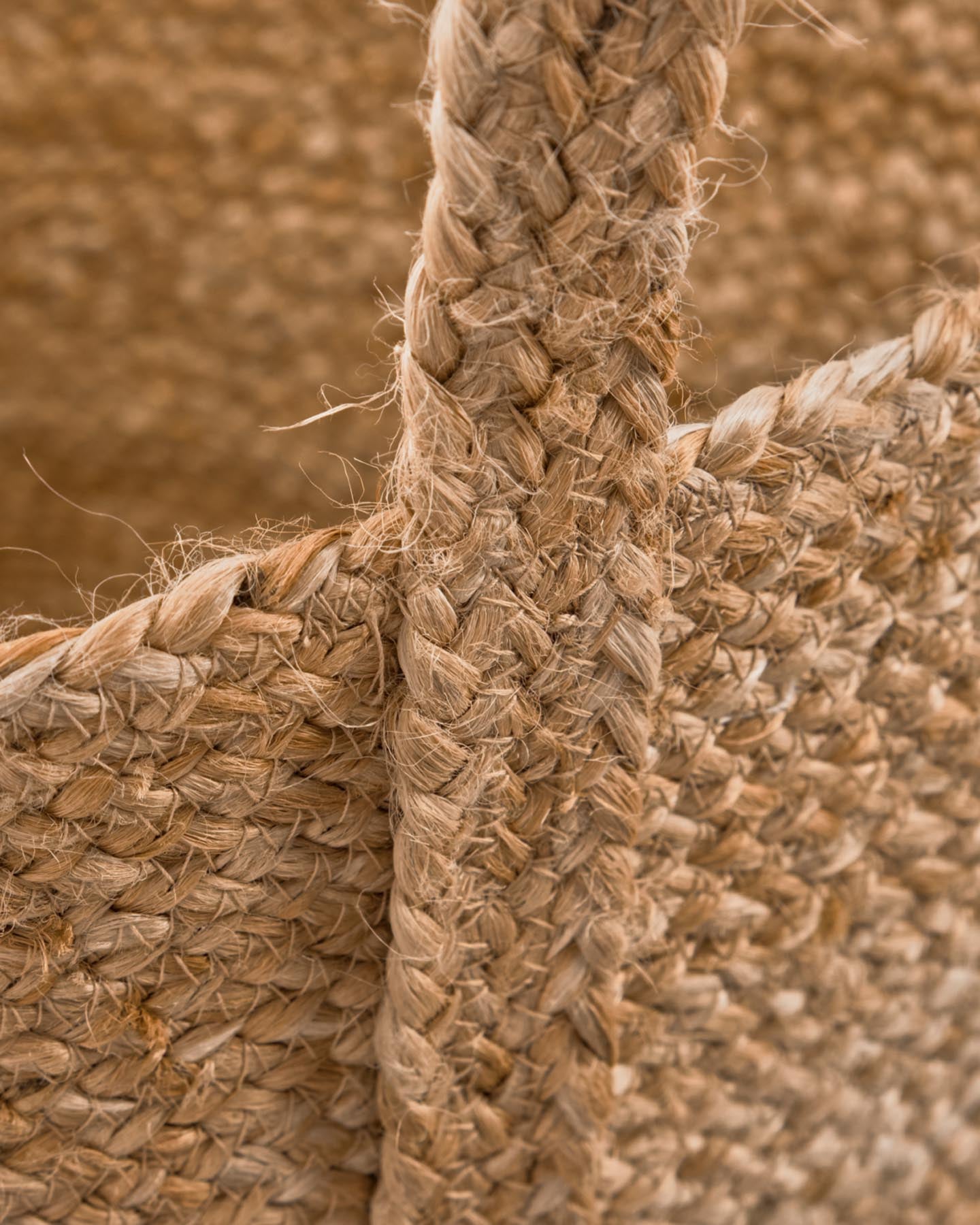 Handgefertigter Aufbewahrungskorb HDStella aus Jute, ideal für die stilvolle Organisation und Dekoration in jedem Raum.