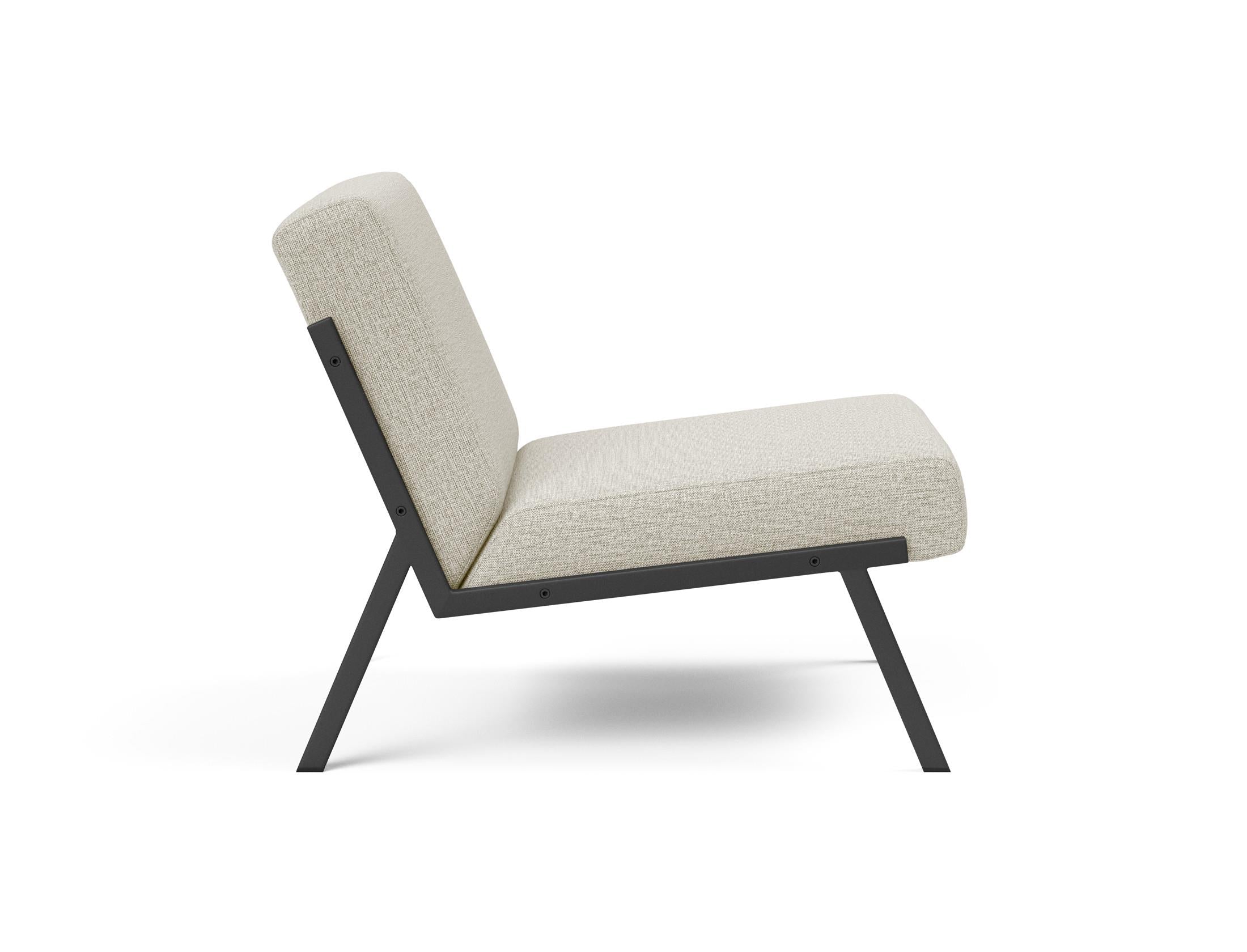 Entdecken Sie den Vikko Sessel von Innovation Living – ein elegantes Möbelstück, das Komfort und Funktionalität perfekt vereint.