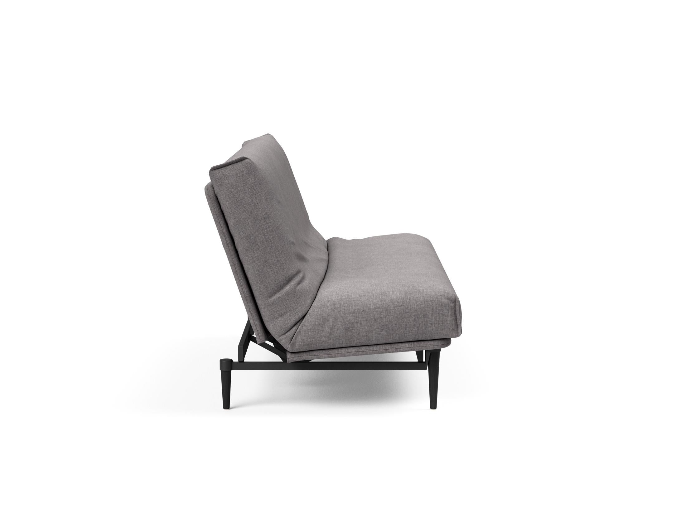 Elegantes Colpus Bettsofa 140 in schwarzer Eiche, kombiniert Funktionalität und skandinavisches Design für jeden Raum.