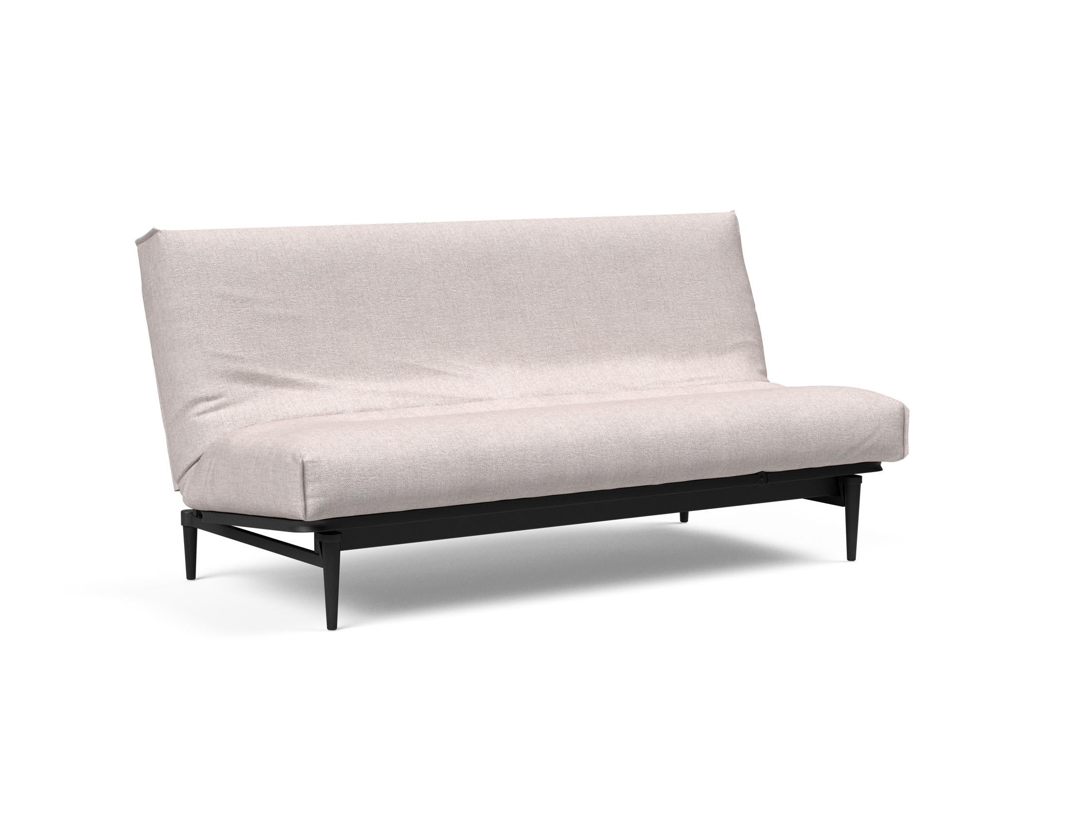 Elegantes Colpus Bettsofa in schwarzer Eiche, ausgestattet mit einem weichen Soft Spring Bezug, perfekt für stilvolle und einladende Räume.