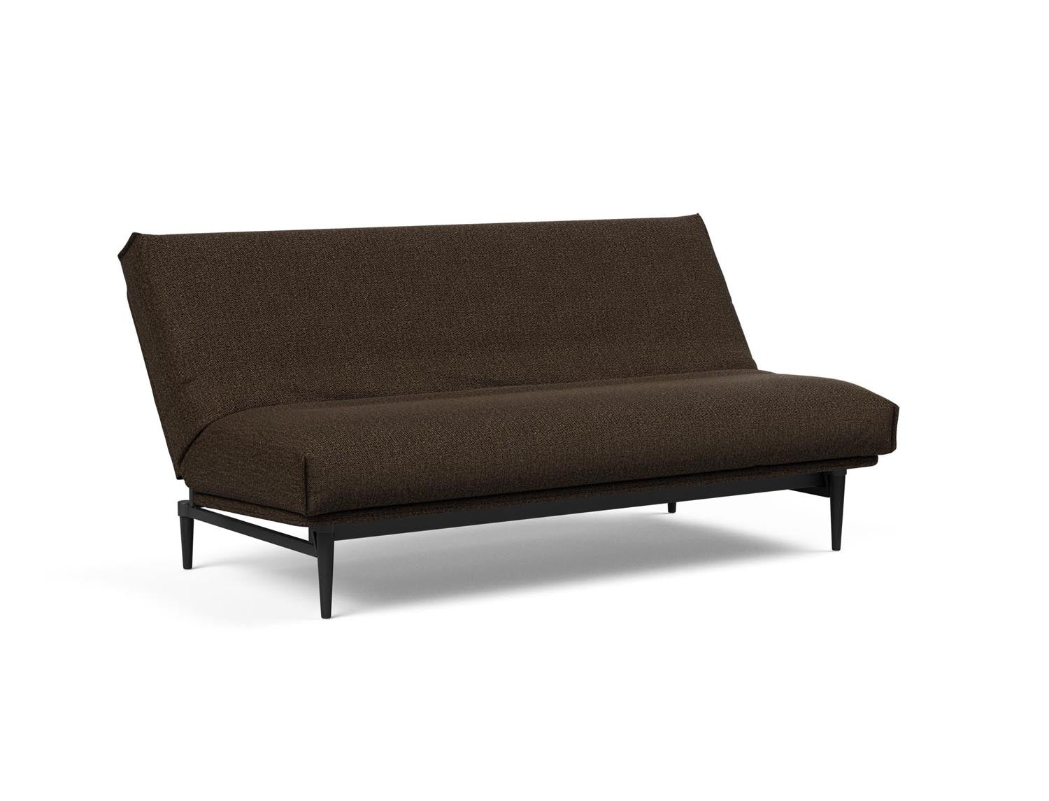 Elegantes Bettsofa Colpus in schwarzer Eiche, ausgestattet mit einem weichen Soft Spring Bezug, perfekt für gemütliche und moderne Wohnumgebungen.
