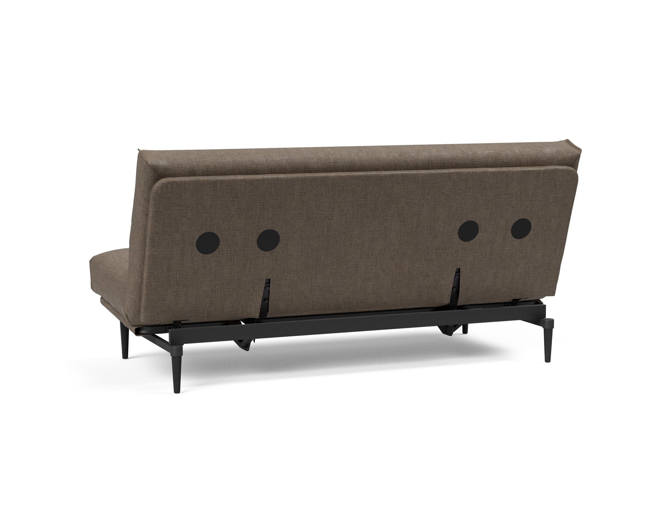 Elegantes Colpus Bettsofa in schwarzer Eiche, ausgestattet mit einem komfortablen Soft Spring Bezug, perfekt für stilvolle Wohnkonzepte.