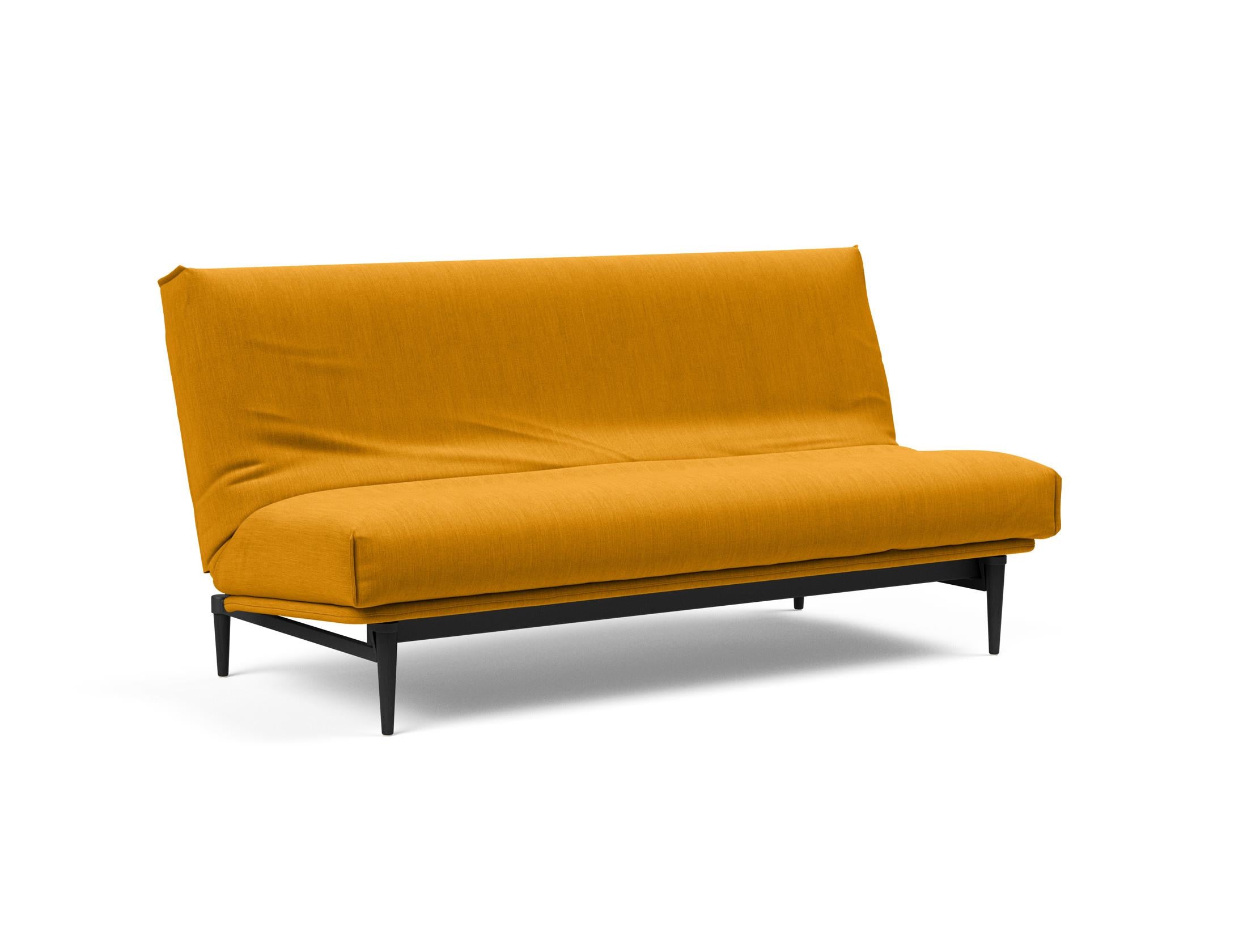 Elegantes Colpus Bettsofa in schwarzer Eiche, ausgestattet mit einem weichen Soft Spring Bezug, perfekt für gemütliche Wohnräume.