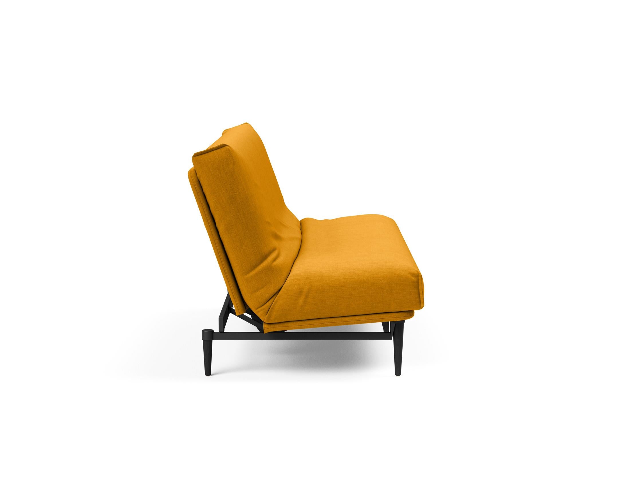 Modernes Colpus Bettsofa in schwarzer Eiche, mit weichem Soft Spring Bezug, ideal für gemütliche und stilvolle Wohnbereiche.