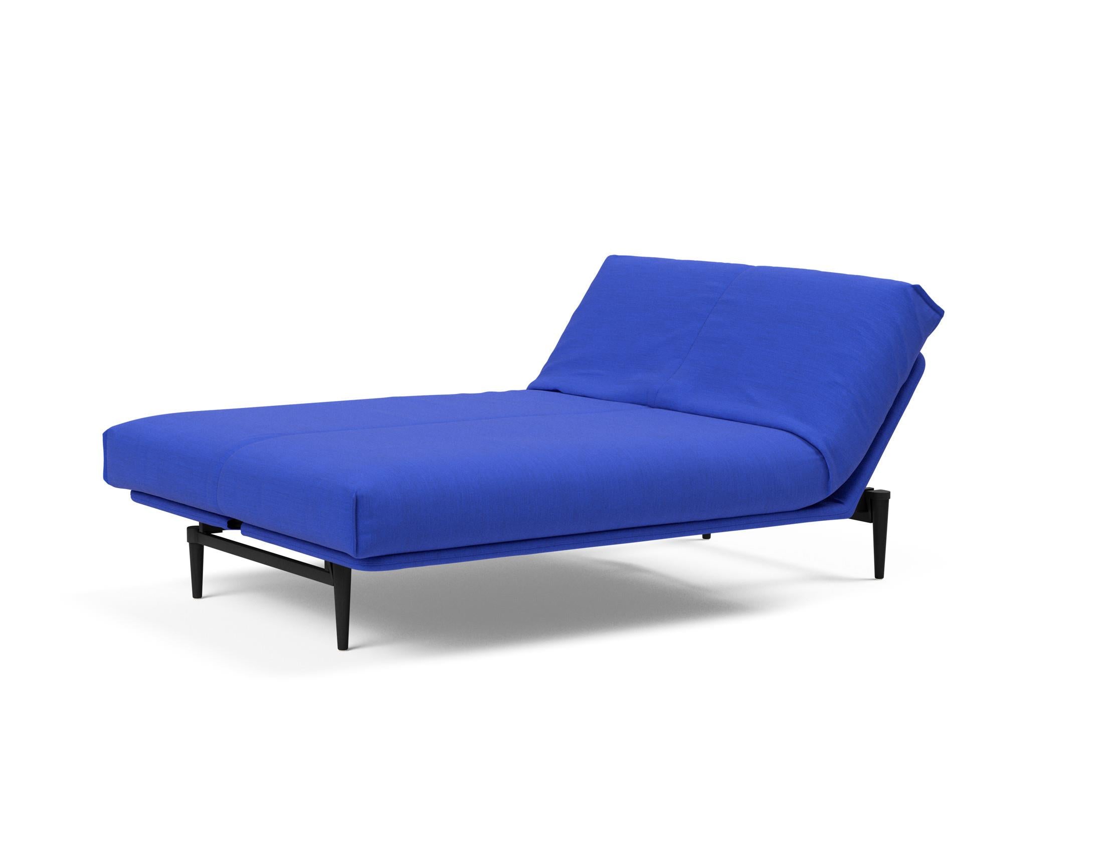 Modernes Colpus Bettsofa in schwarzer Eiche, perfekt für kompakte Wohnräume, ausgestattet mit einem weichen Soft Spring Bezug für hohen Schlafkomfort.