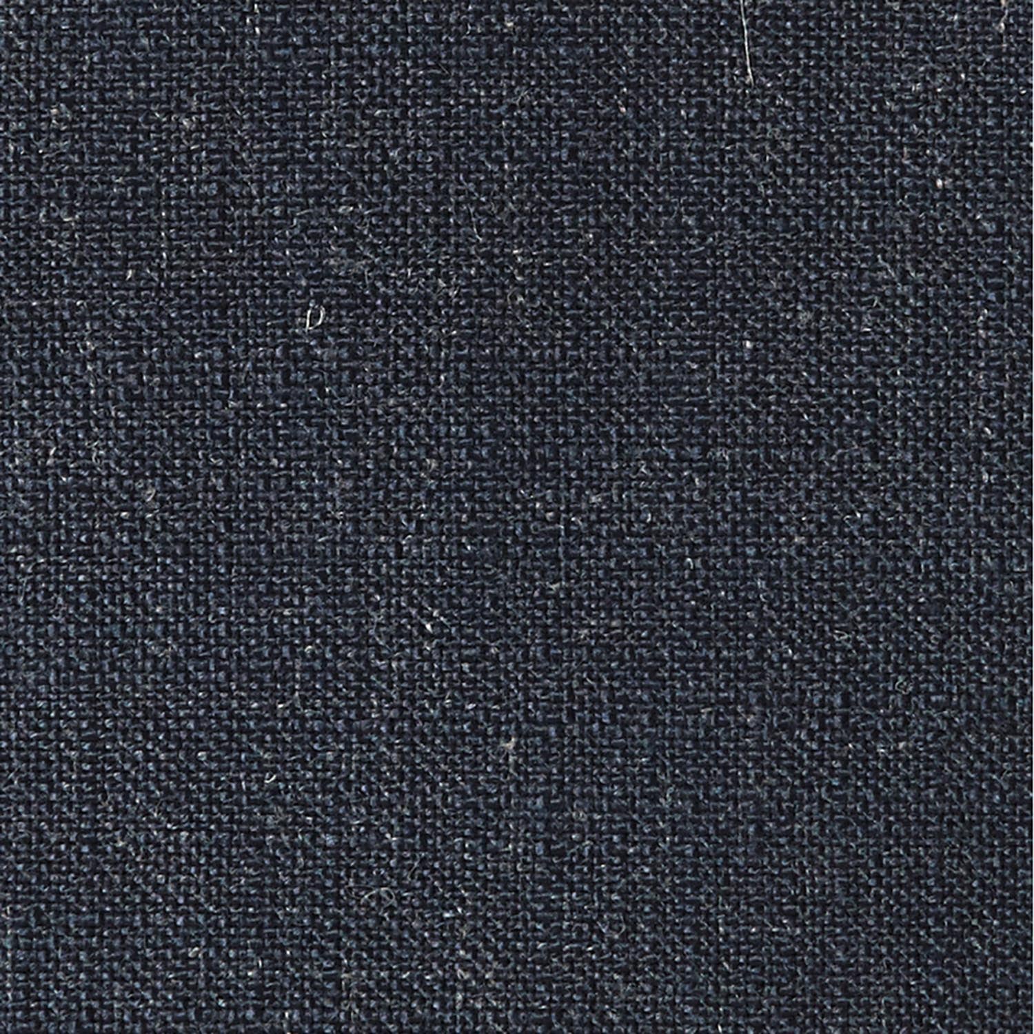 Elegantes Colpus Bettsofa in schwarzer Eiche, kombiniert mit einem komfortablen Soft Spring Bezug für stilvolle Entspannung und Funktionalität.