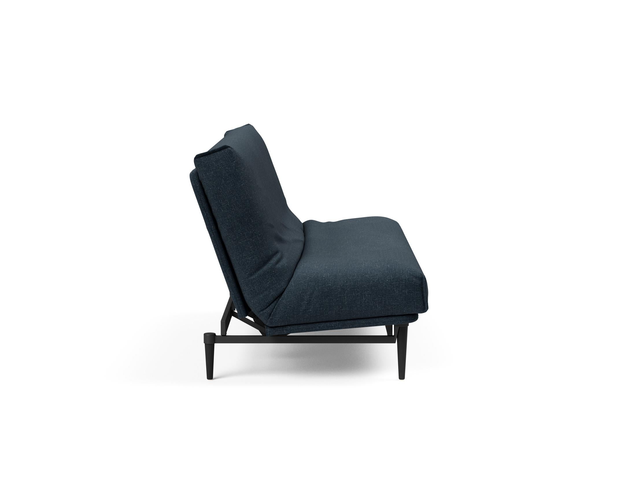 Elegantes Colpus Bettsofa in schwarzer Eiche, mit komfortablem Soft Spring Bezug, ideal für gemütliche und moderne Wohnambiente.