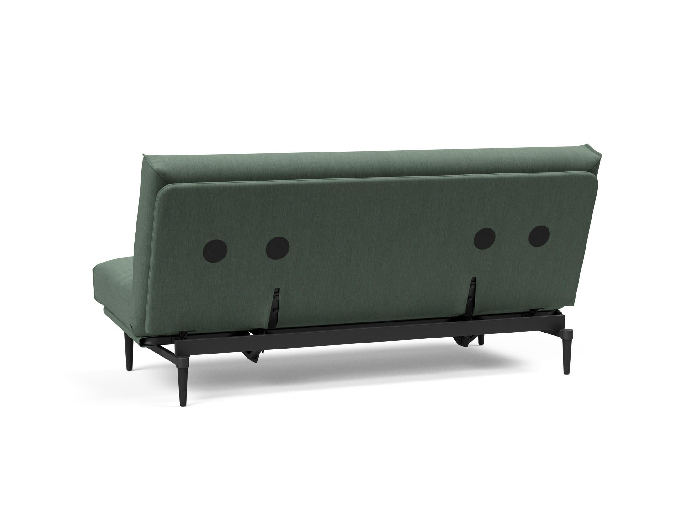 Stylisches Bettsofa Colpus in schwarzer Eiche, mit komfortablem Soft Spring Bezug, ideal für entspannte Momente und vielseitige Wohnräume.