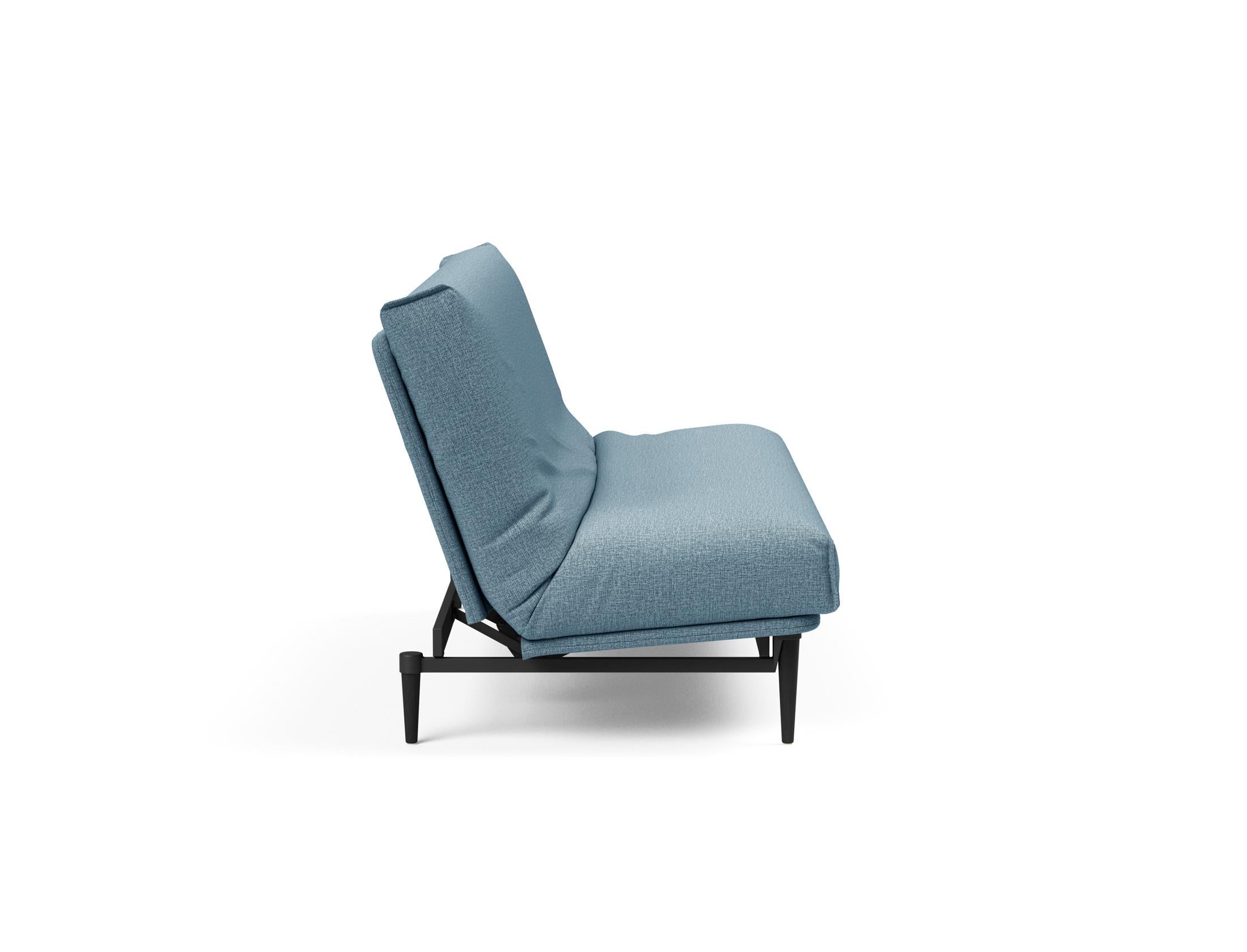 Modernes Colpus Bettsofa in schwarzer Eiche, ausgestattet mit einem weichen Soft Spring Bezug, perfekt für stilvolle und gemütliche Wohnbereiche.