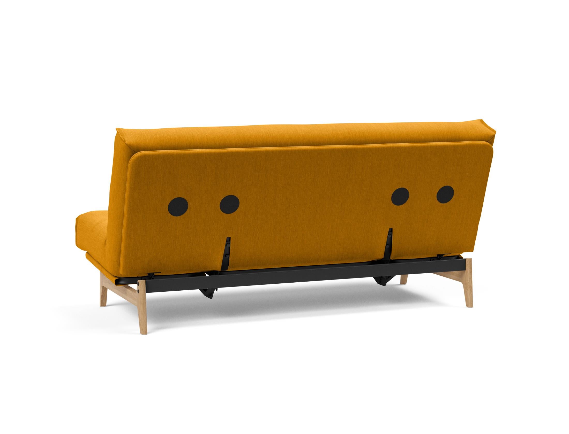 Elegantes Aslak 140 Bettsofa im Nordic-Stil mit komfortablem Soft Spring Bezug, ideal für stilvolle Wohnräume.