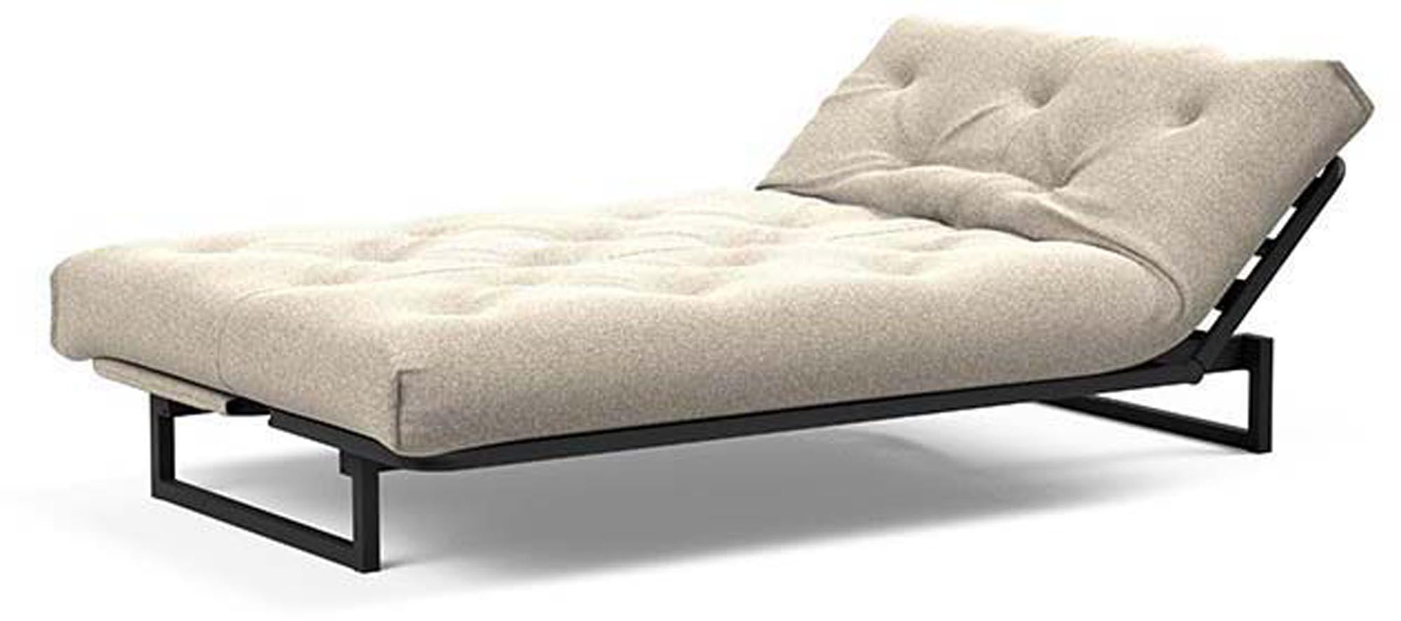 Stylisches Fraction 120 Bettsofa Nordic Spring von Innovation Living, ideal für kompakte Wohnräume, bietet vielseitige Nutzung und ansprechende Ästhetik.