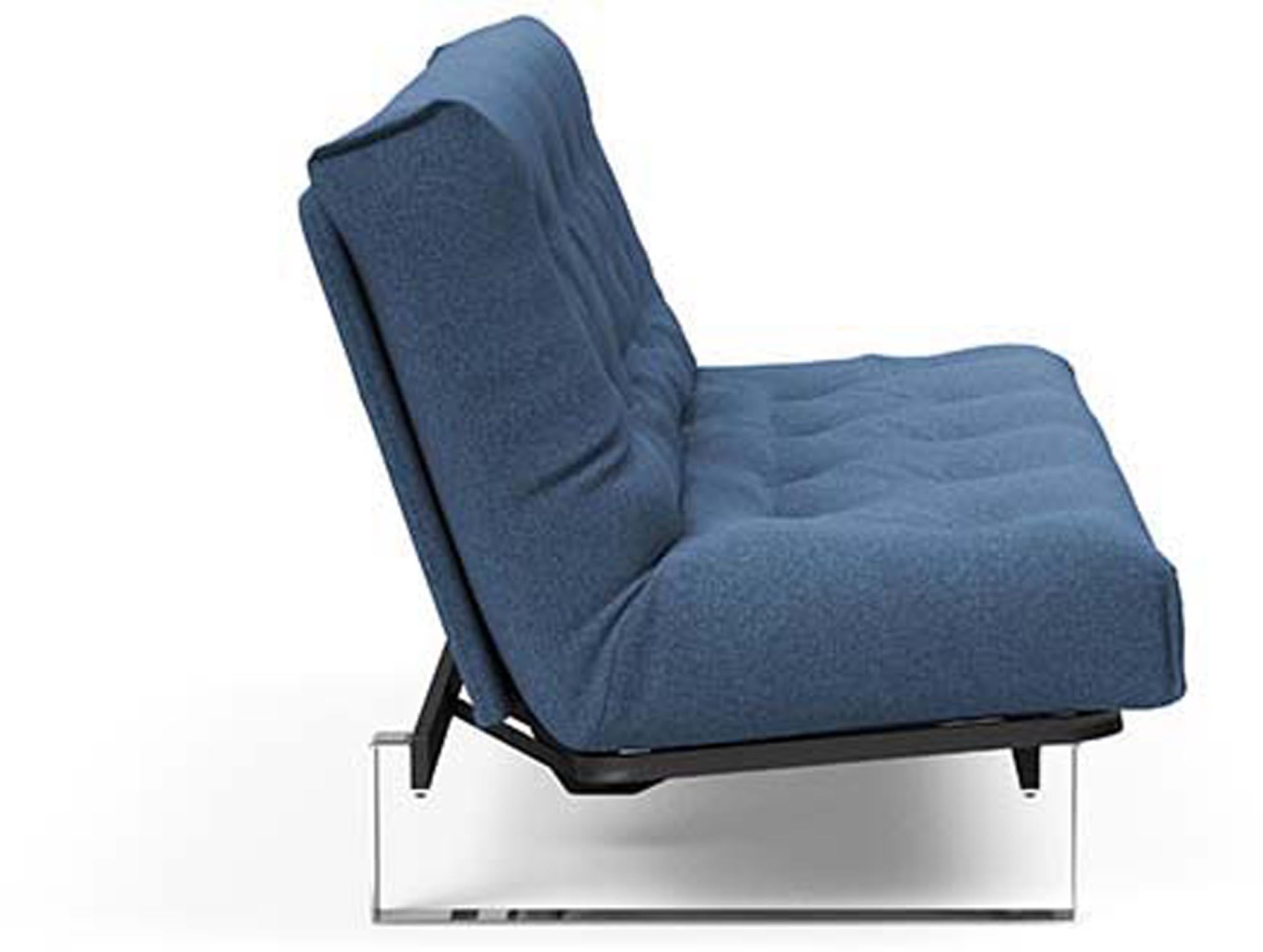 Stylisches Minimum Bettsofa 140 Nordic von Innovation Living, perfekt für kompakte Wohnräume, bietet Komfort und zeitgemäße Ästhetik.