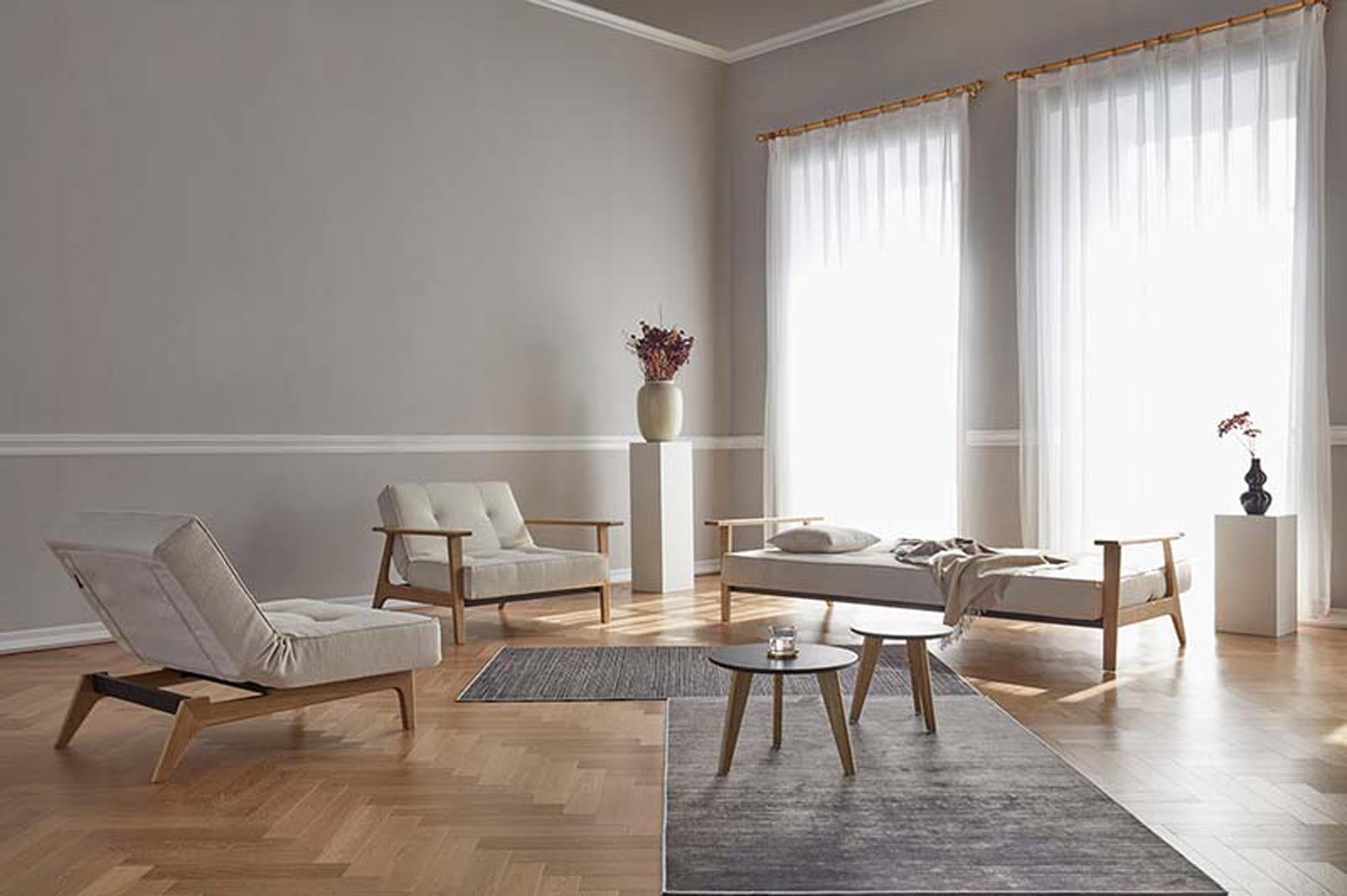 Moderner Splitback Eik Sessel von Innovation Living, der mit seinem stilvollen Design und der hochwertigen Eichenholzverarbeitung überzeugt.