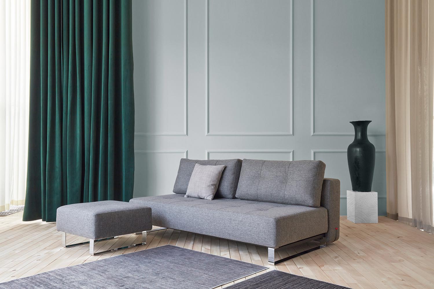 Erleben Sie die elegante Supremax/Cassius D.E.L. Ottoman von Innovation Living – ein flexibles Möbelstück, das Stil und Komfort vereint.