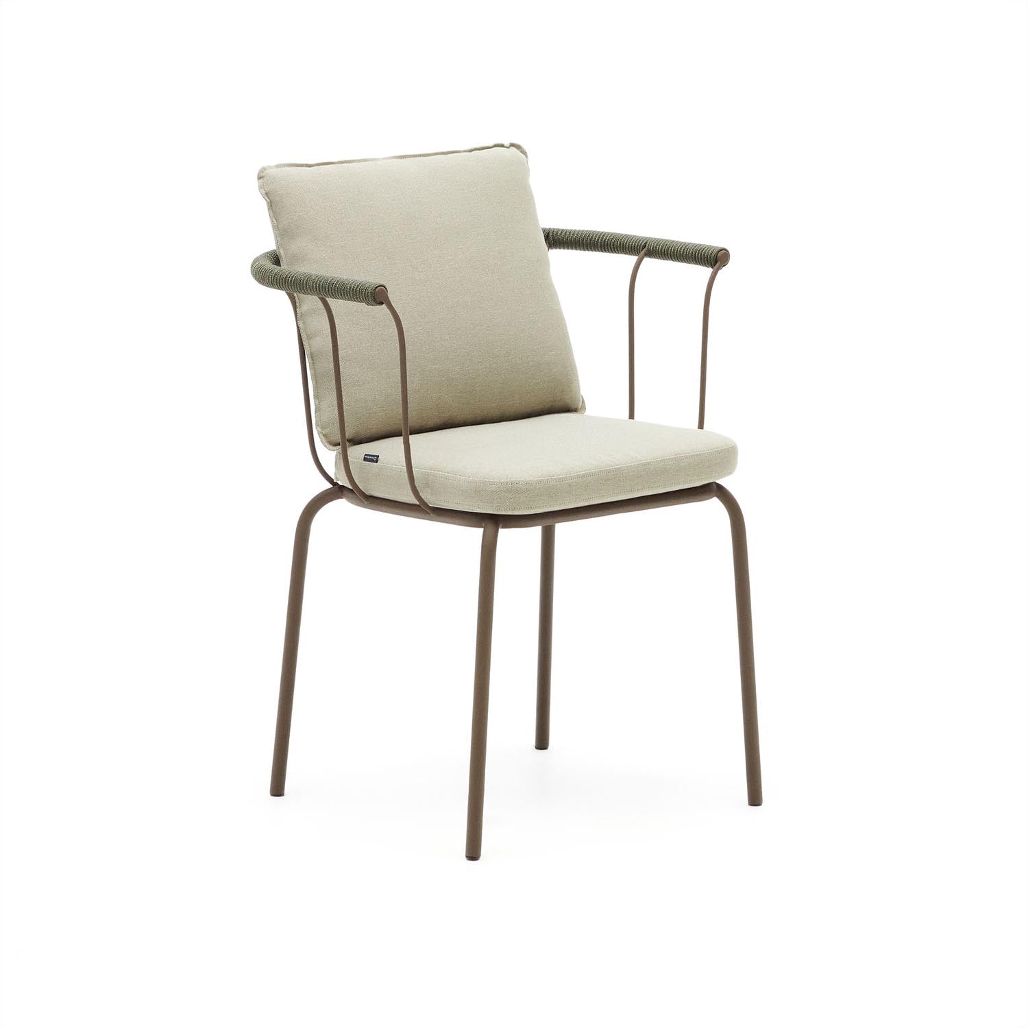 Eleganter, stapelbarer Gartenstuhl aus Seil und Stahl in Braun, UV-beständig, komfortabel gepolstert, ideal für den Aussenbereich.
