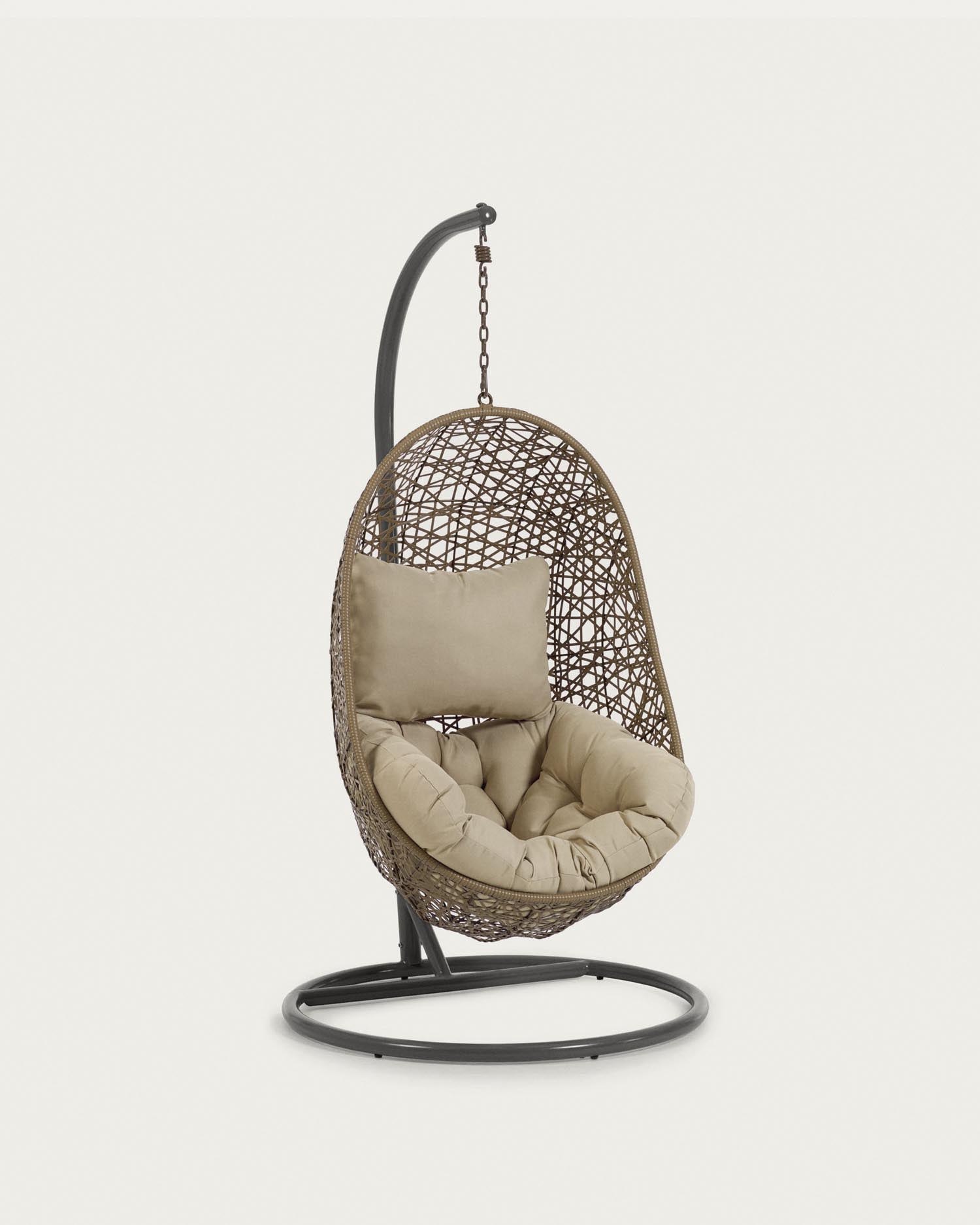 Eleganter Hängesessel Florina in Braun mit dunklem Standfuss, aus Poly-Rattan, inkl. weicher Kissen für maximalen Komfort.