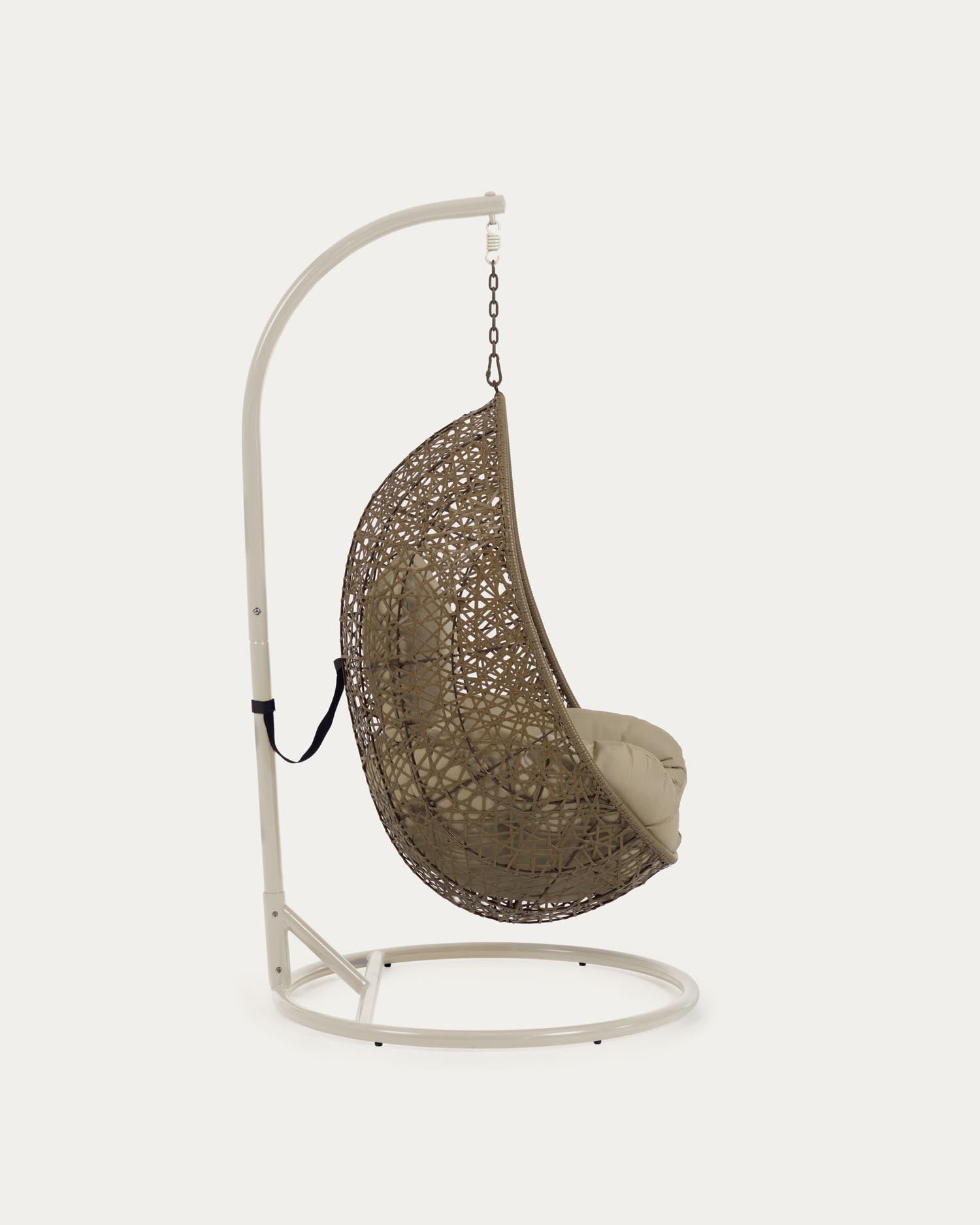 Eleganter Hängesessel aus Poly-Rattan mit Holzstandfuss, inkl. bequemer Kissen für stilvolle Entspannung im Freien.