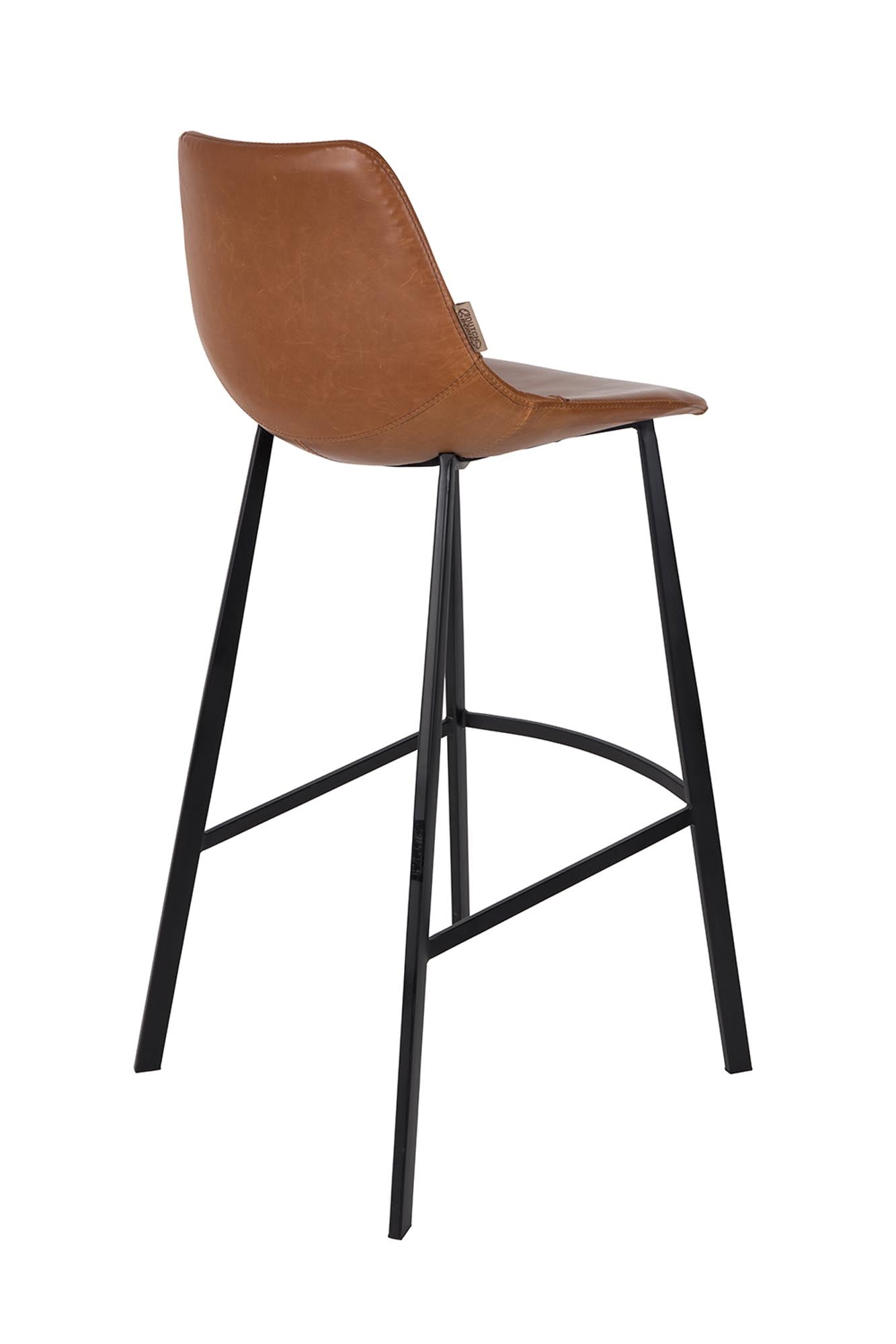 Moderner Barstuhl Franky von Dutchbone, der durch sein ansprechendes Design und bequeme Polsterung ideal für stilvolle Wohnräume ist.