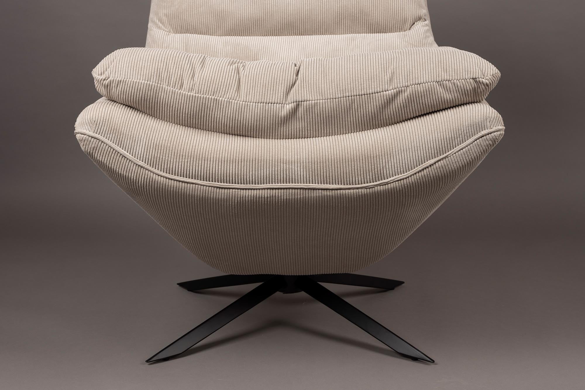 Erleben Sie den Loungesessel VINCE von Dutchbone: Eleganz trifft auf Komfort, ideal für jedes moderne Wohnambiente.