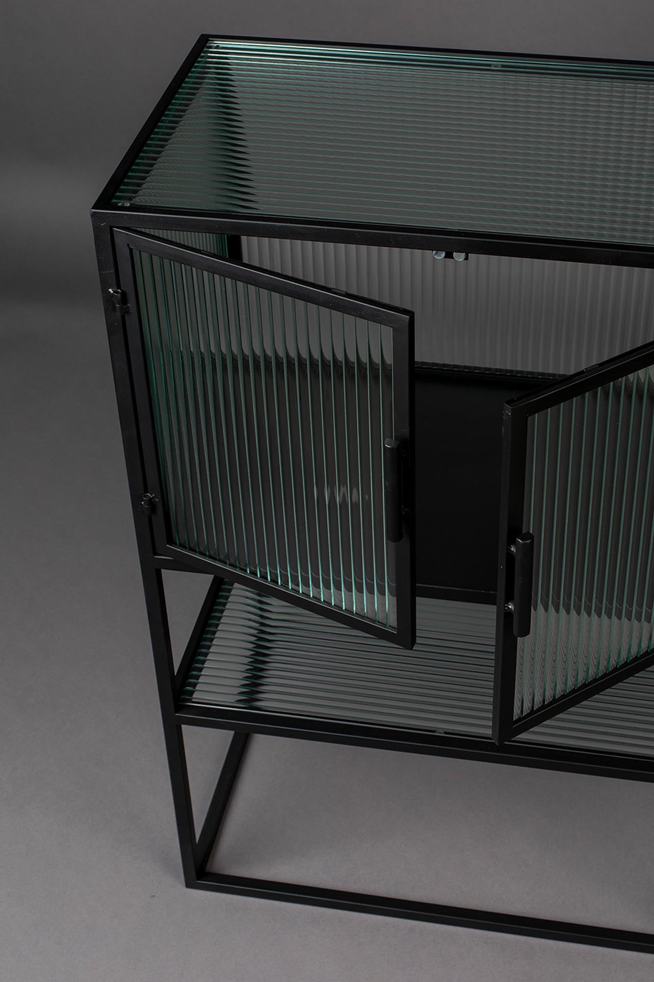 Entdecken Sie das Cabinet Boli S von Dutchbone – eine elegante Lösung für Ihre Aufbewahrung, die modernes Design und Funktionalität vereint.