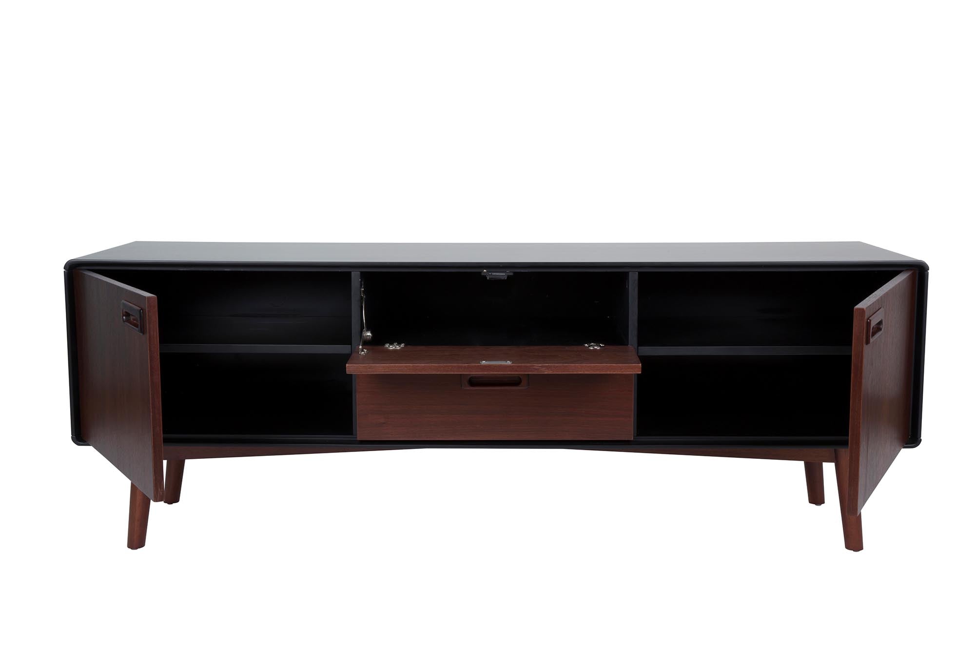 Das Sideboard Juju Low von Dutchbone vereint modernes Design mit praktischer Funktionalität. Ideal für stilvolle Akzente in jedem Raum.