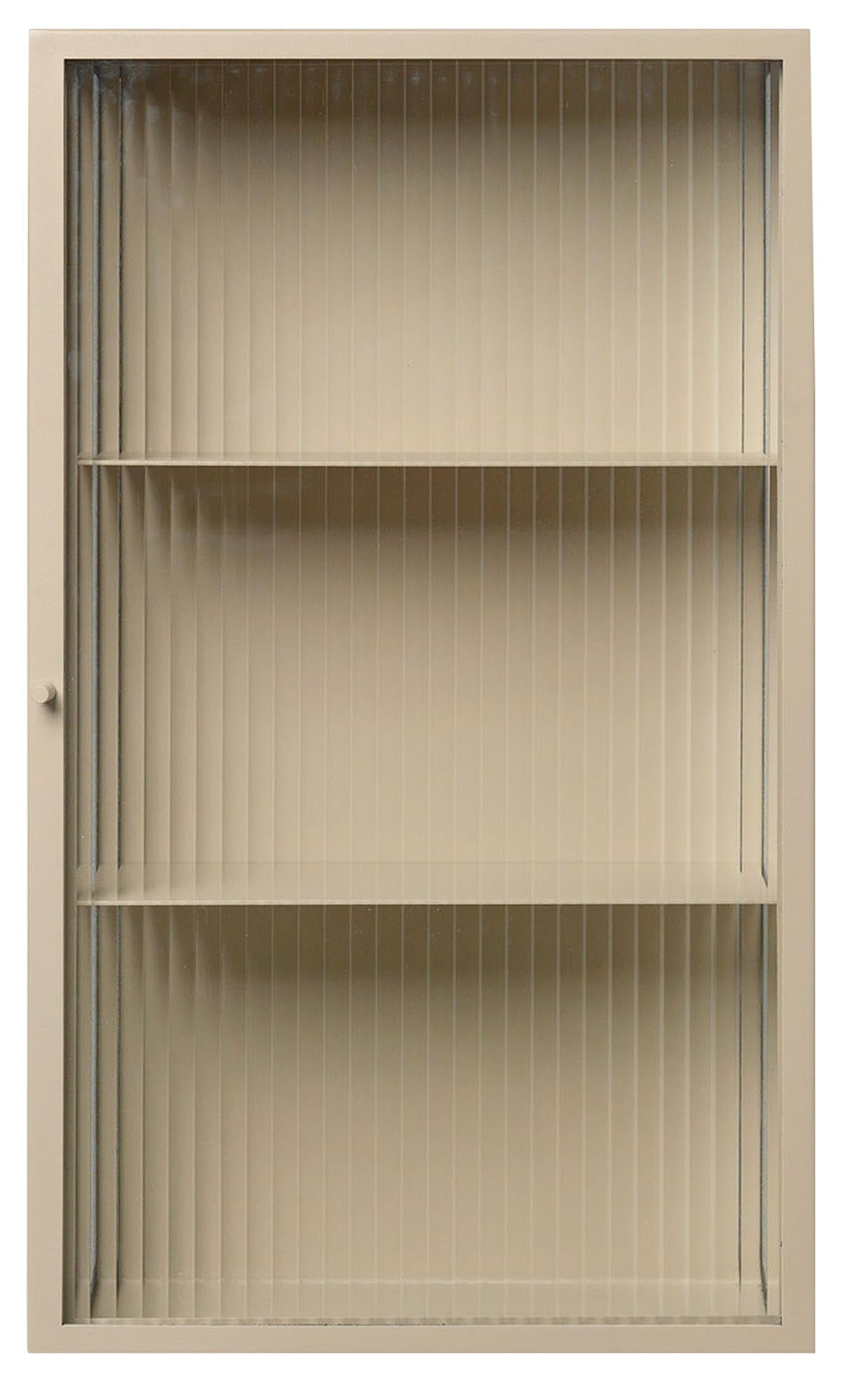 Eleganter Wandschrank von Ferm Living mit einzigartigem geriffeltem Glas, perfekt für stilvolle und praktische Wohnräume.