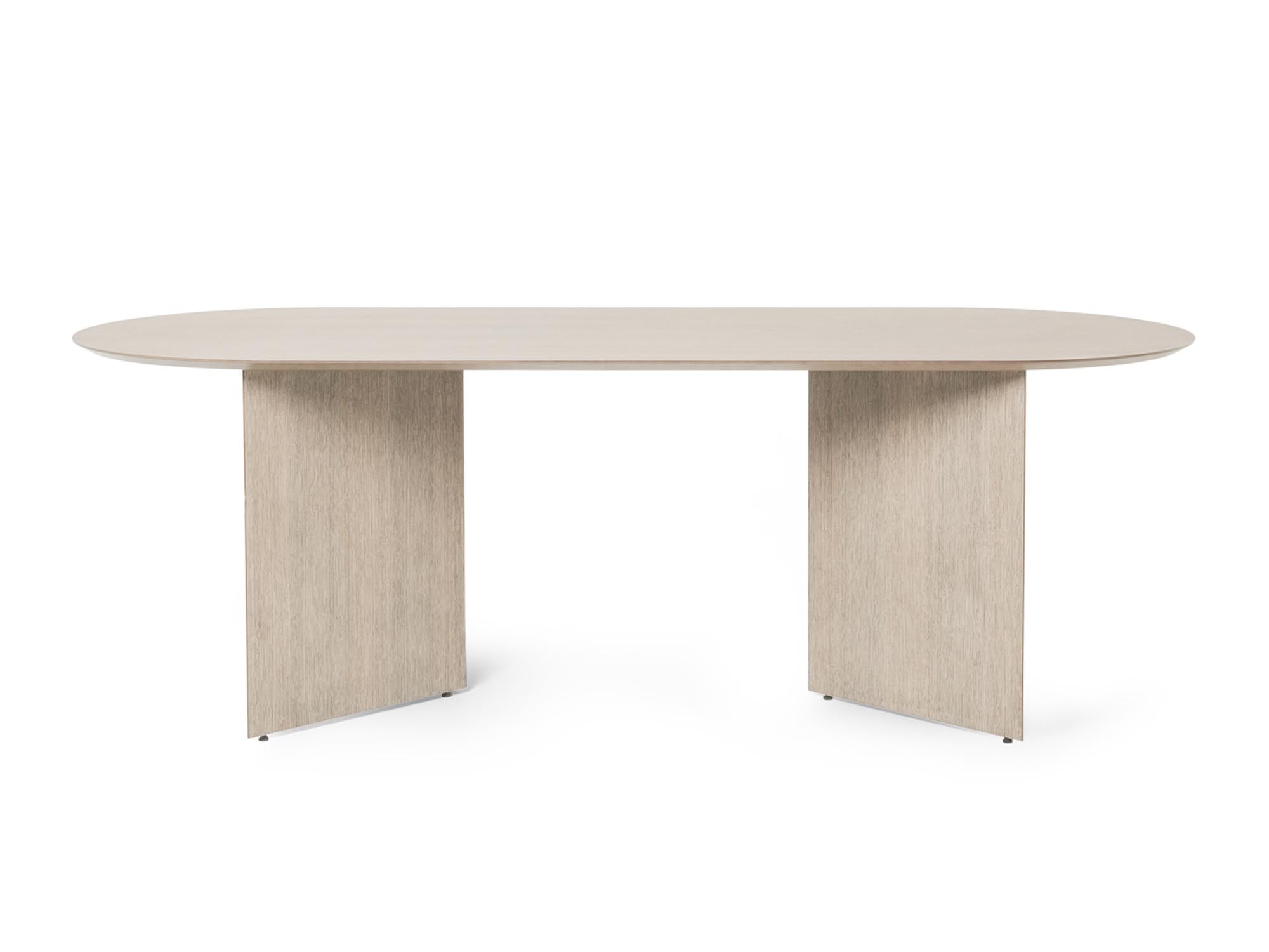 Elegante ovale Tischplatte von Ferm Living, 220 cm, aus edlem Eichenfurnier, ideal für stilvolle Essbereiche und vielseitige Einrichtungskonzepte.