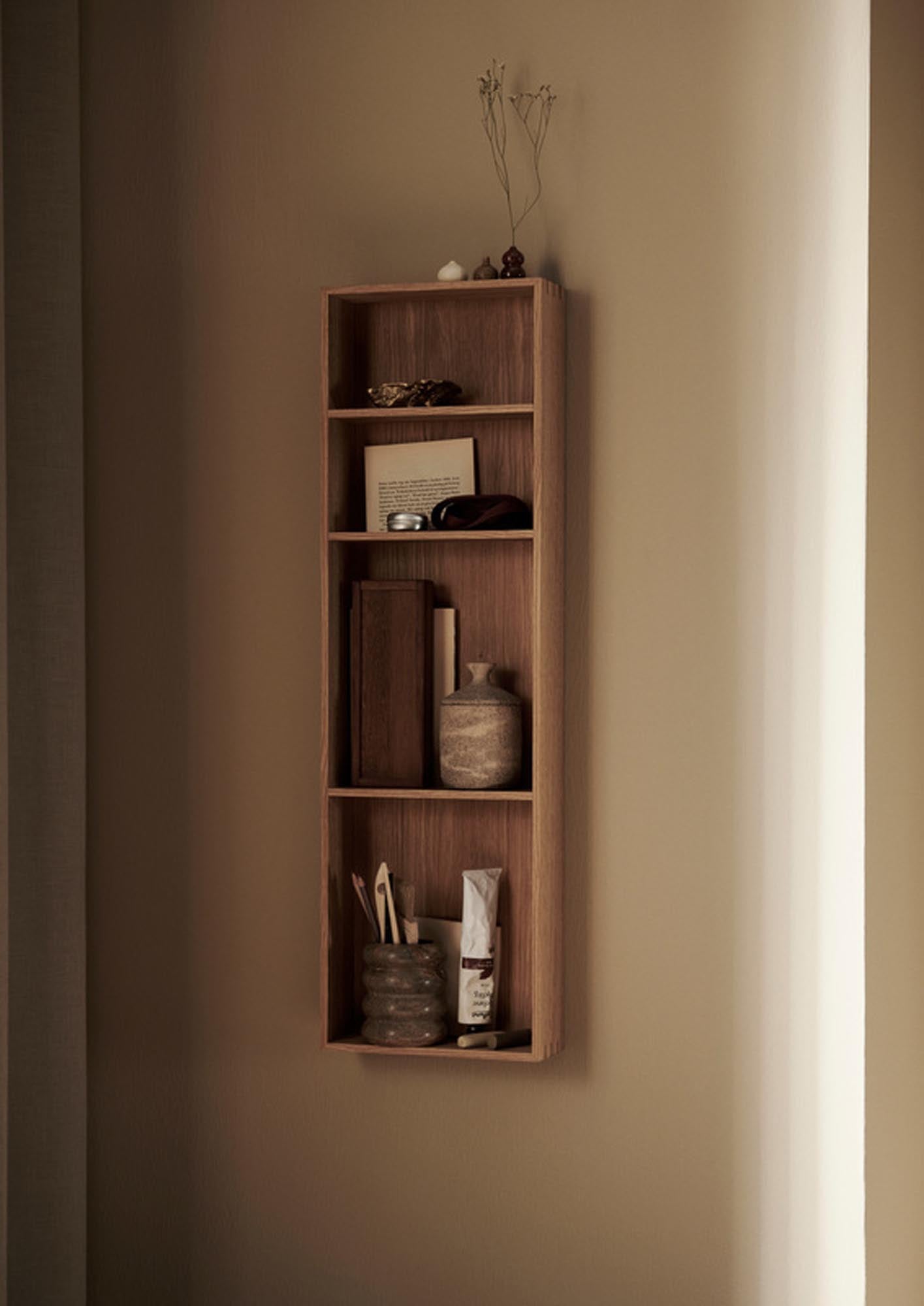 Das Bon-Regal von Ferm Living: Elegantes Design, vielseitig montierbar, ideal für Küche und Bad.