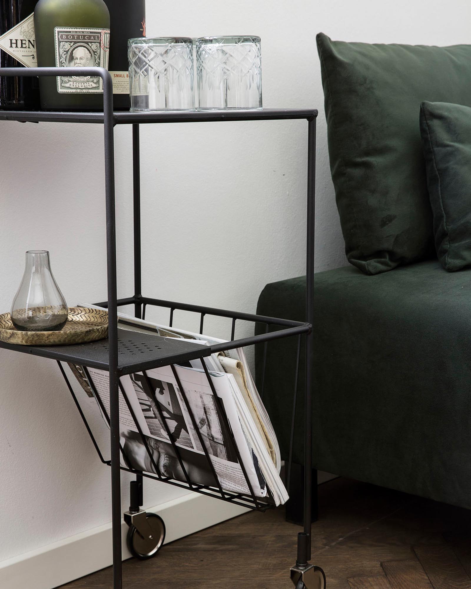 Stylischer Servierwagen von House Doctor aus schwarzem Stahl, perfekt für moderne Wohnräume und vielseitige Nutzung im Alltag.