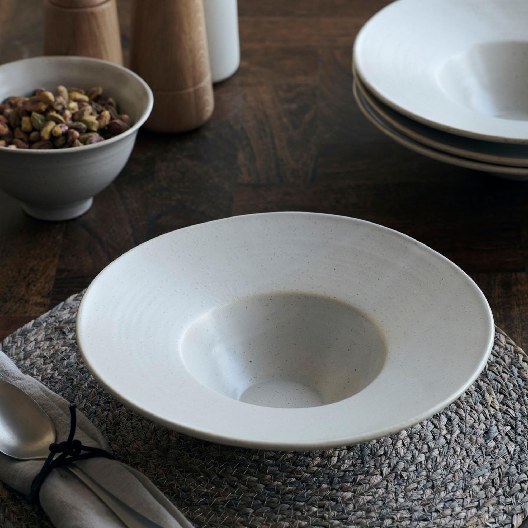 Eleganter Pastateller von House Doctor, ideal für Pasta und Salate. Aus hochwertigem Material, stilvolles Design für jeden Tisch.