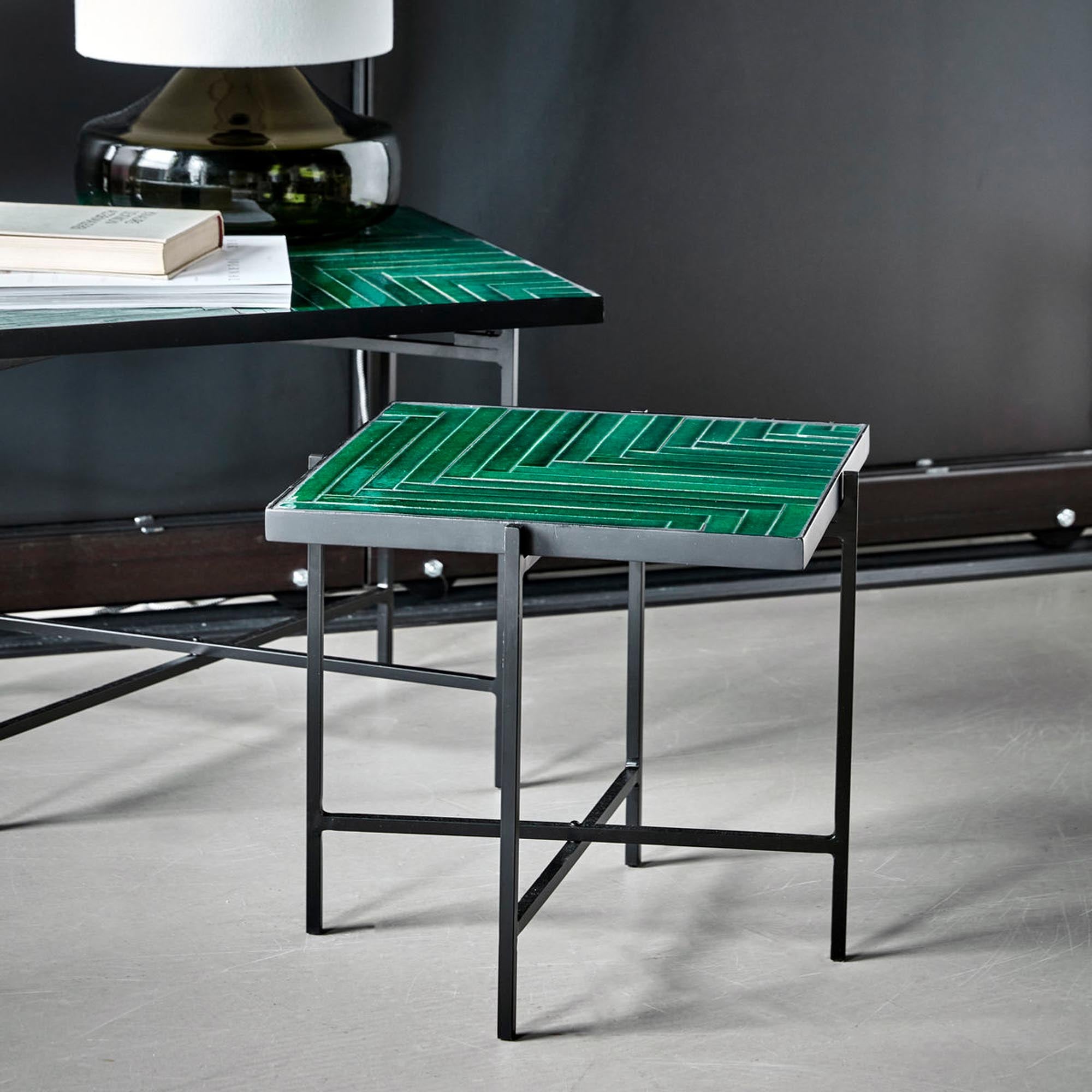 3-Sitzer Ecksofa rechts Treno von Cosmopolitan Design, modernes und stilvolles Möbelstück für Ihr Wohnzimmer.