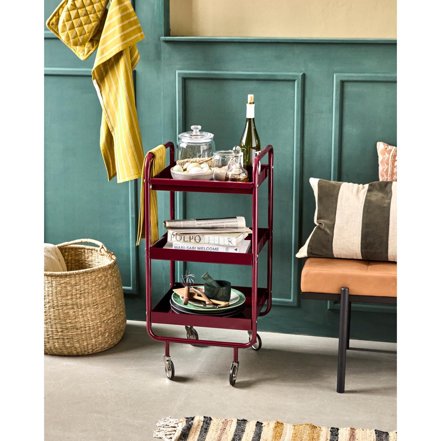 Eleganter Trolley HDRoll in Bordeaux von House Doctor, ideal für stilvolle Aufbewahrung und Präsentation in jedem Raum.