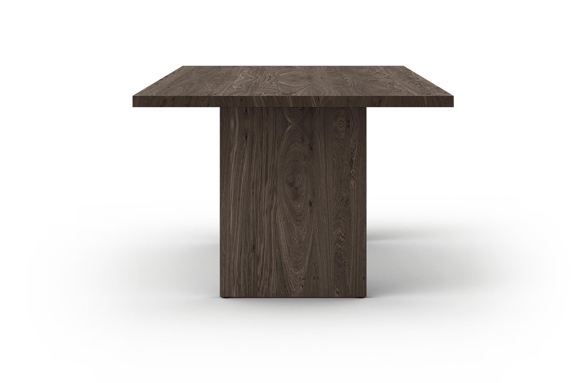 Eleganter Flank Massivholztisch von Mobimex, ideal für gesellige Runden. Hochwertige Verarbeitung und zeitloses Design in natürlicher Holzfarbe.
