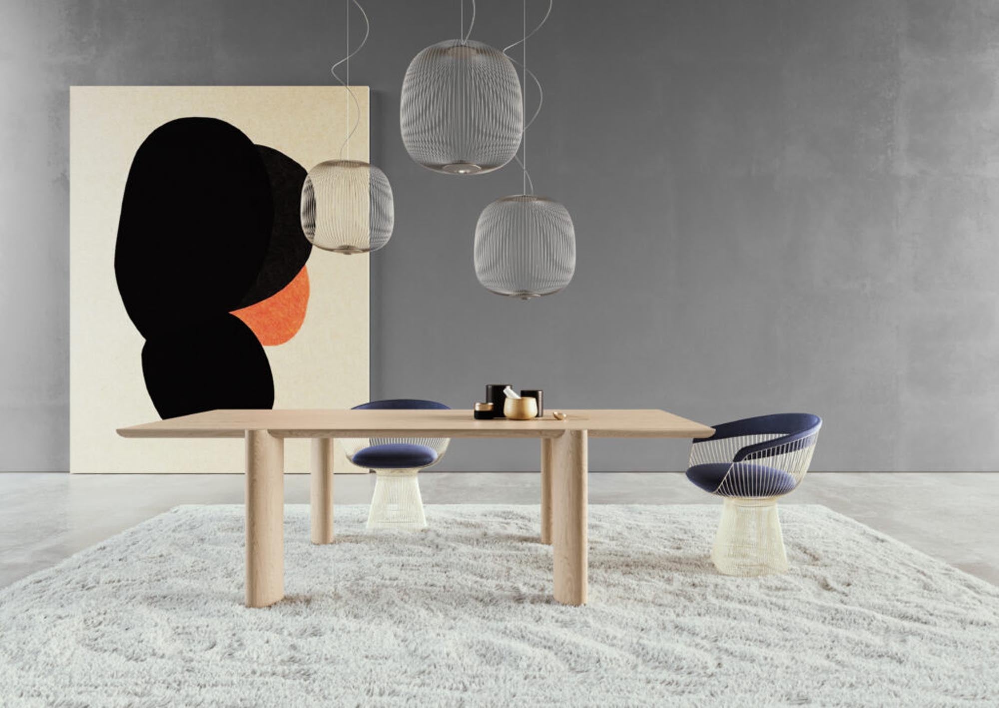 Eleganter Calder Massivholztisch von Mobimex, ideal für moderne Esszimmer und gesellige Runden. Hochwertige Verarbeitung und zeitloses Design.