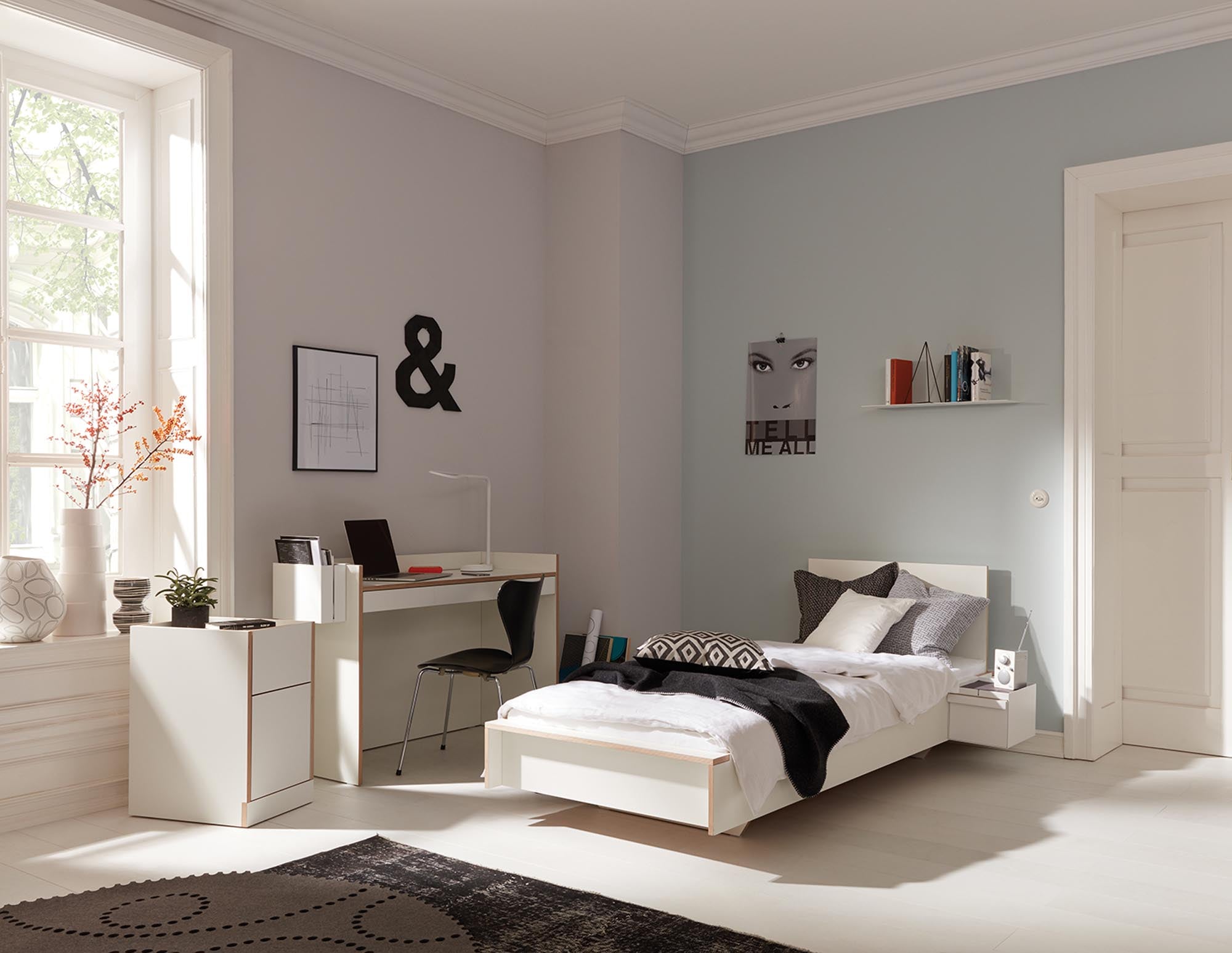 Flai Einzelbett von Müller Möbelwerkstätten: Stilvolles, funktionales Design mit integriertem Stauraum für ein aufgeräumtes Schlafzimmer.