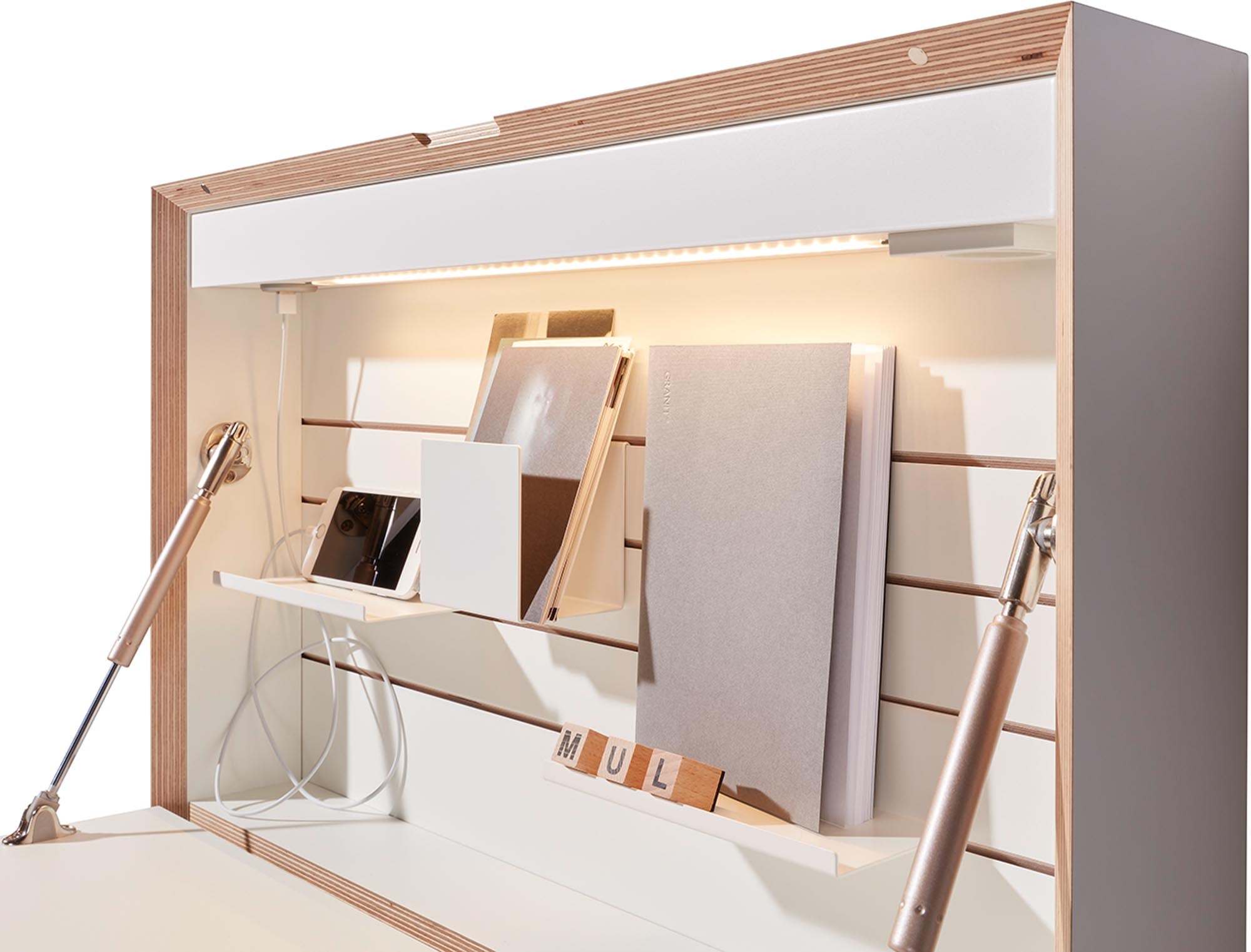 Stylischer Flatmate Sekretär von Müller Möbelwerkstätten, ideal für Homeoffice, mit integriertem Technikpaket für platzsparendes Arbeiten.