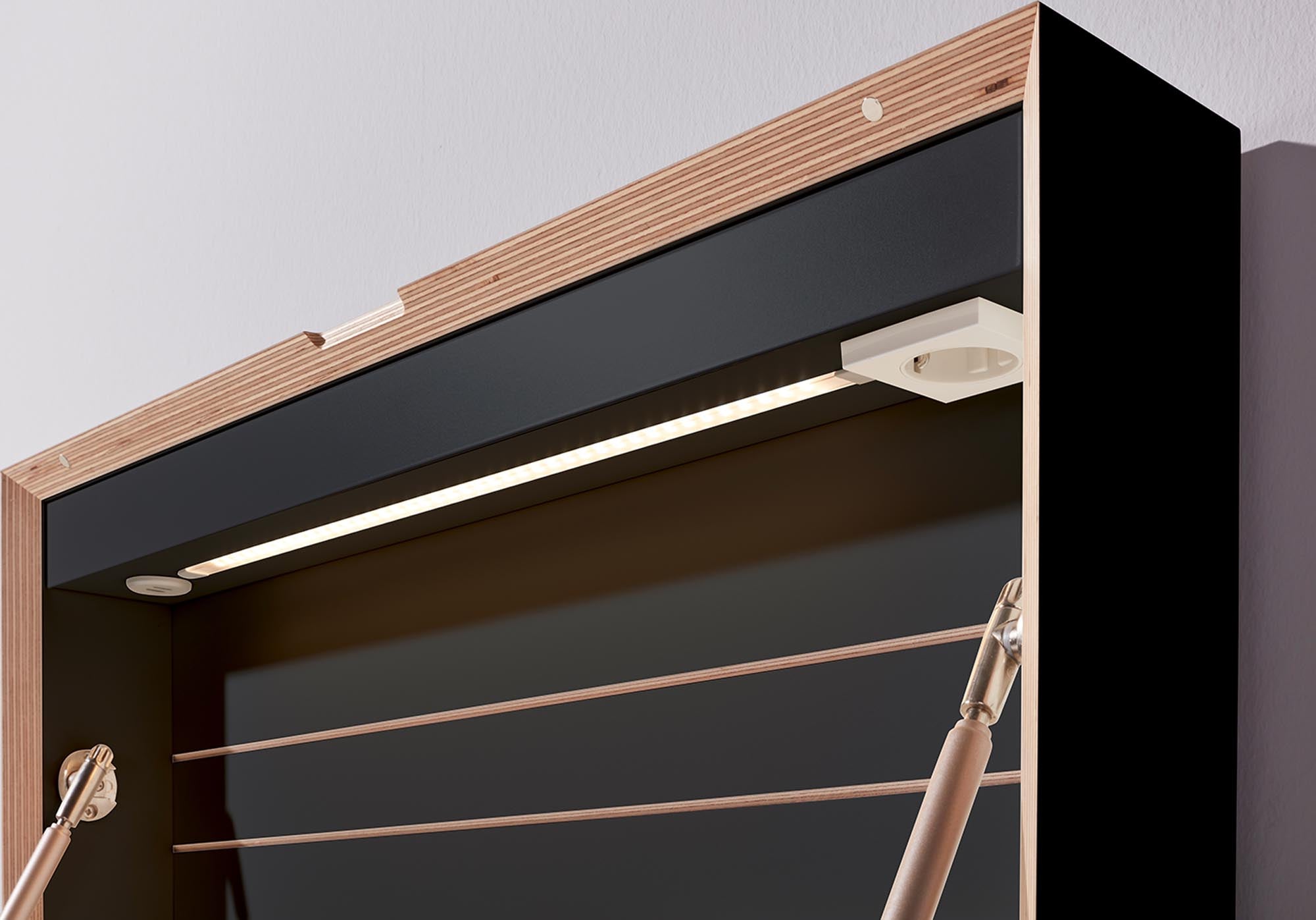 Moderner Flatmate Sekretär von Müller Möbelwerkstätten, ideal für Homeoffice, mit integriertem Technikpaket für optimale Funktionalität.