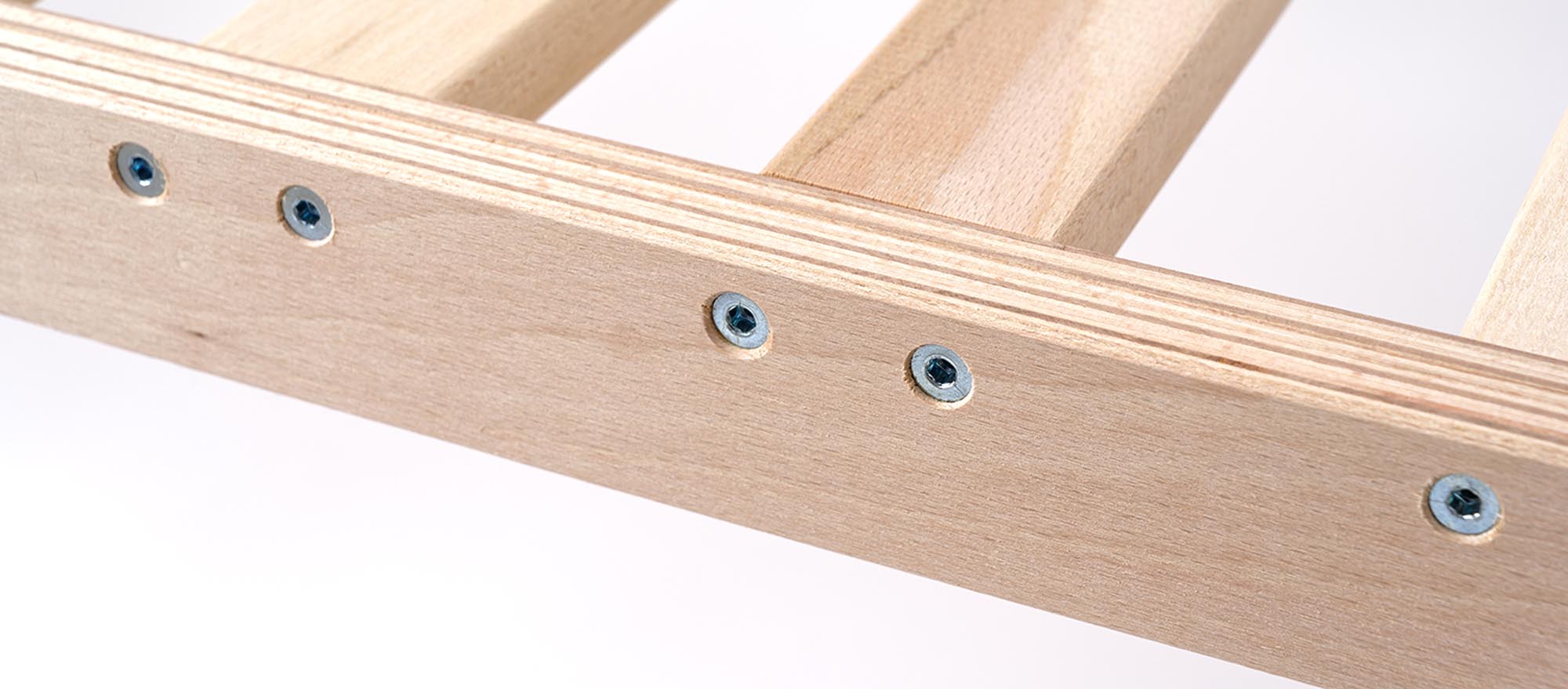 Flexibler Lattenrost von Müller Möbelwerkstätten, perfekt für vielseitige Schlaflösungen und mühelose Aufbewahrung.