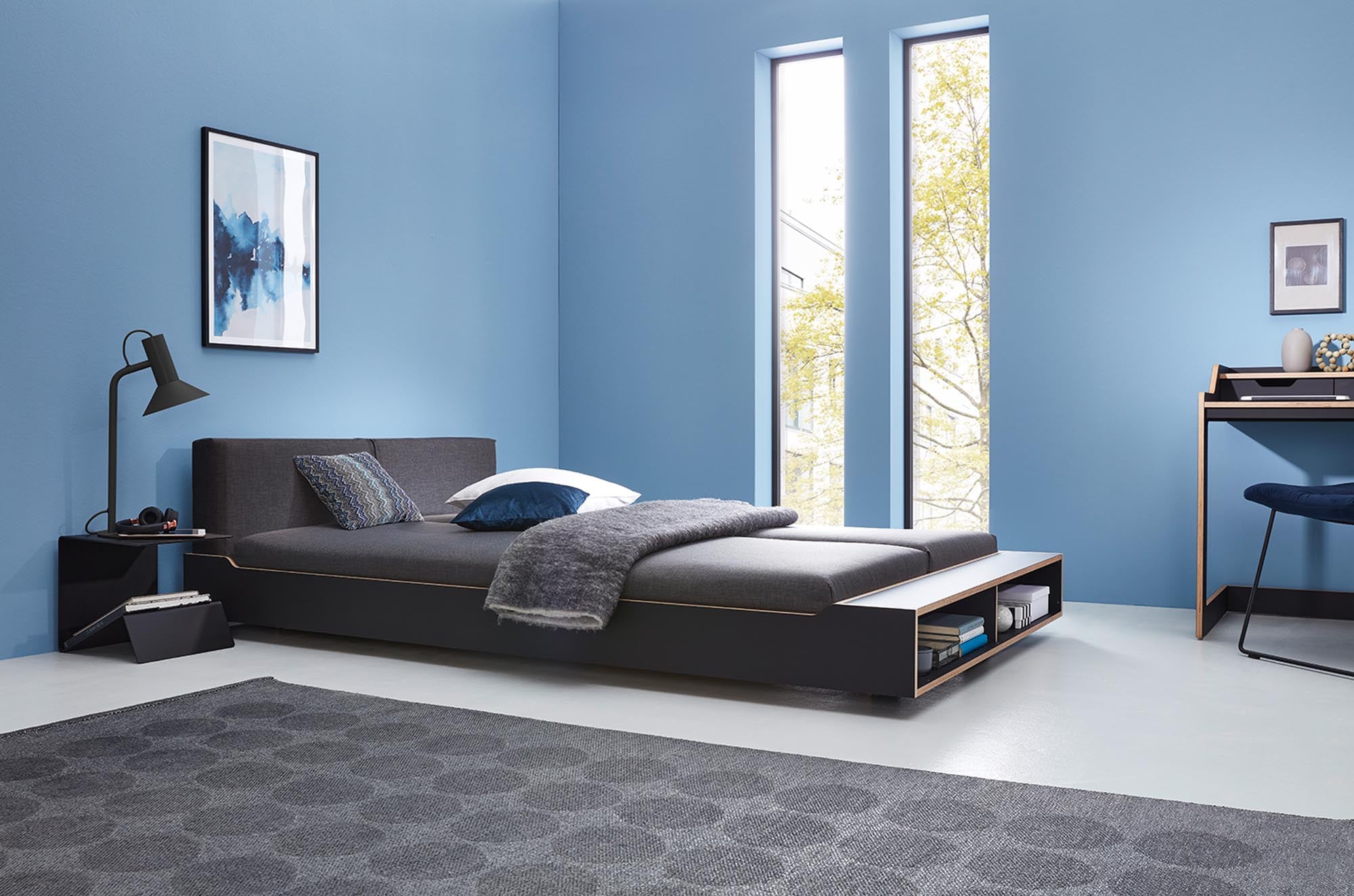 Modernes MAUDE Bett von Müller Möbelwerkstätten, das mit klaren Linien und hochwertiger Verarbeitung überzeugt und jedem Schlafzimmer Stil verleiht.