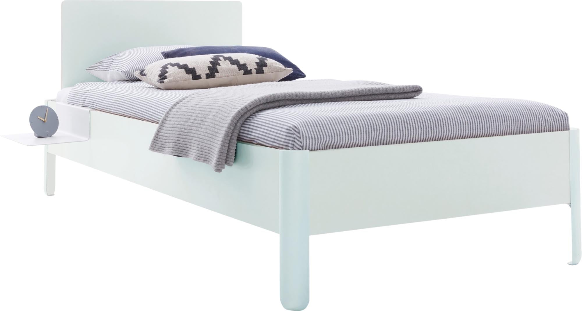 Modernes Nait Einzelbett mit 120 cm Breite und stilvollem Kopfteil, ideal für eine schlichte und elegante Schlafumgebung.