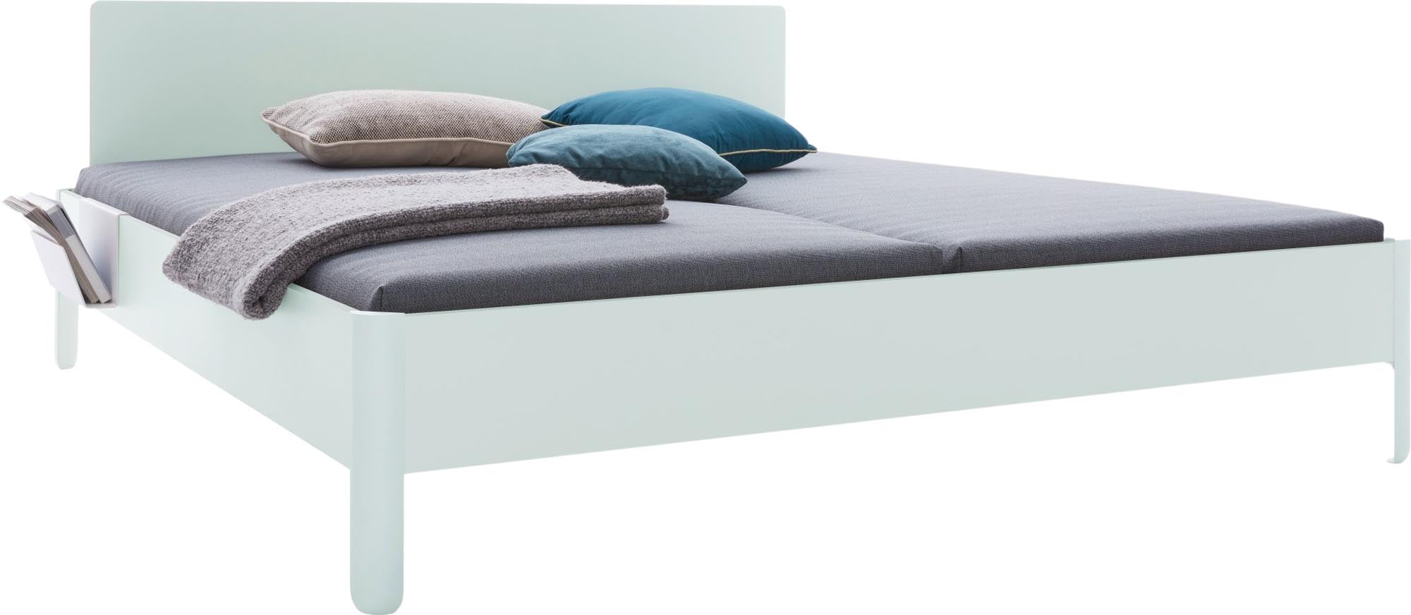 Elegantes Nait Doppelbett mit modernem Kopfteil, ideal für entspannende Nächte und stilvolle Schlafzimmergestaltung.