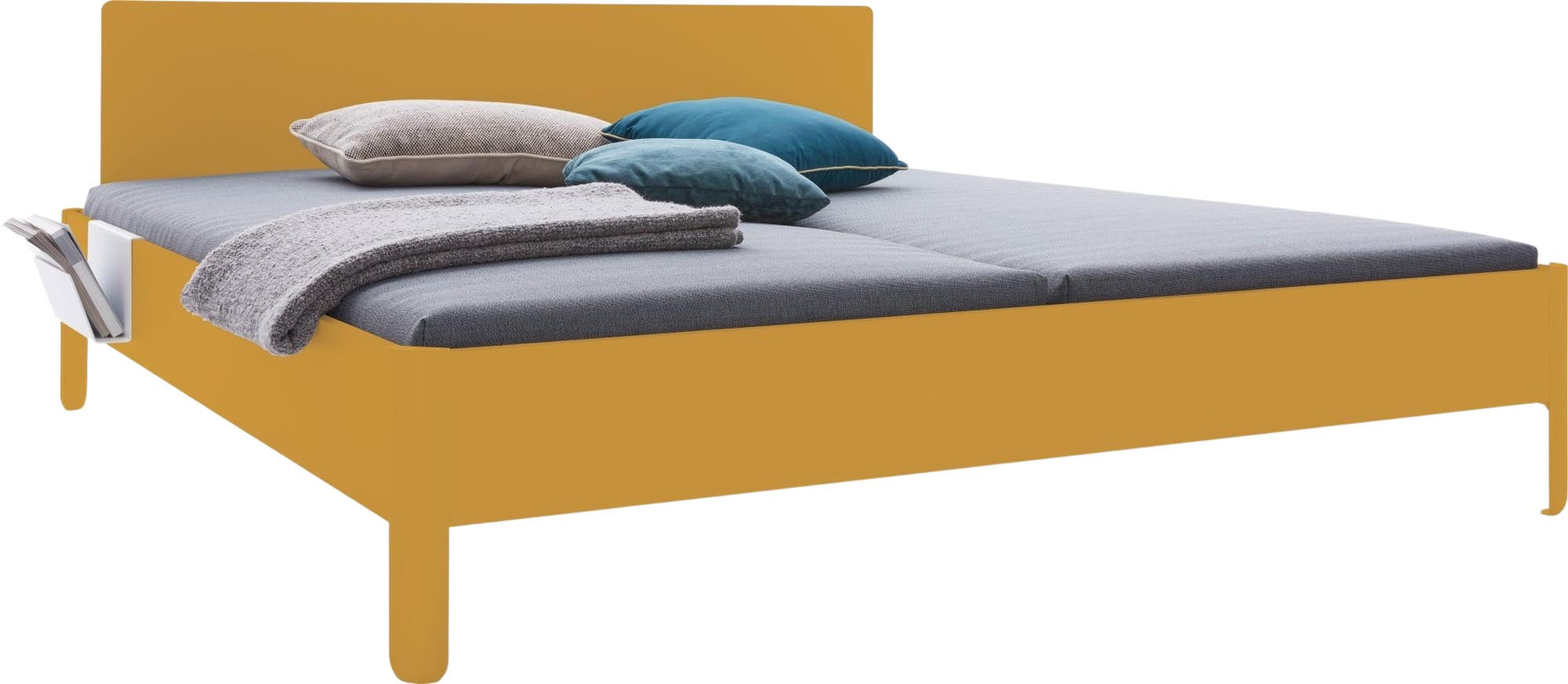 Entdecken Sie das Nait Doppelbett mit Kopfteil 200 von Müller Möbelwerkstätten – eine harmonische Verbindung aus Eleganz und Komfort für erholsame Nächte.