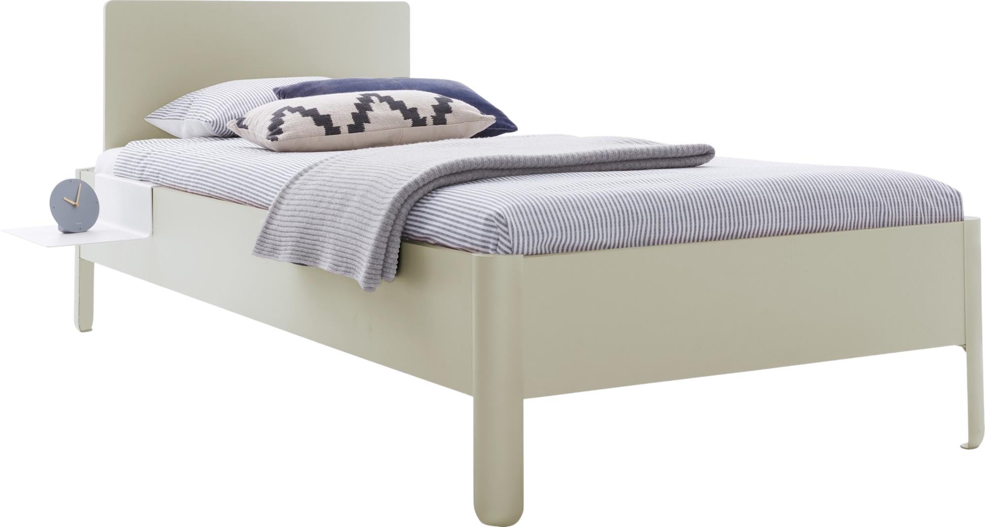Erleben Sie das stilvolle Nait Einzelbett 120 cm mit Kopfteil von Müller Möbelwerkstätten – ideal für ein modernes und gemütliches Schlafzimmer.