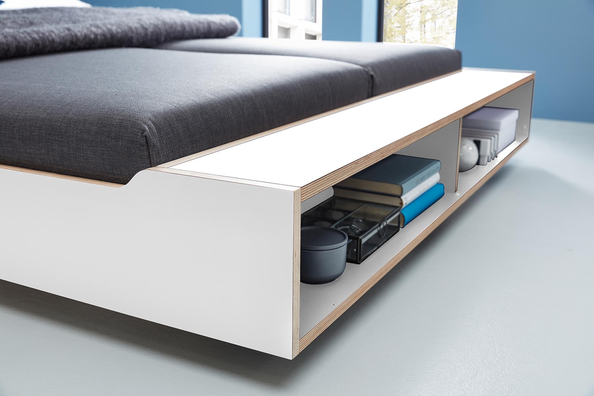 Stylisches MAUDE Bett von Müller Möbelwerkstätten mit robustem Lattenrost, perfekt für stilvolle Schlafzimmer und entspannende Nächte.