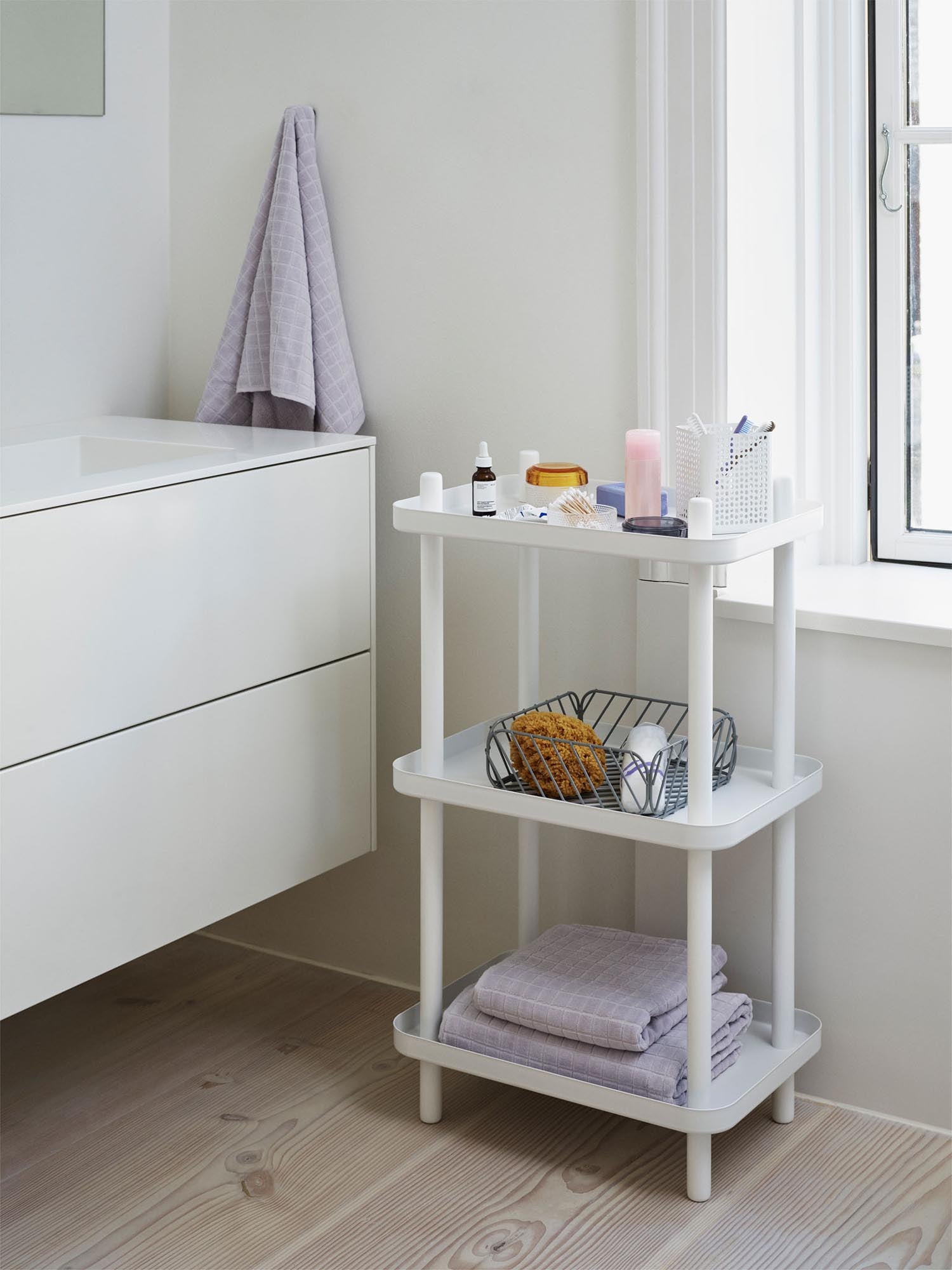 Schwarzes Block Regal von Normann Copenhagen – modernes Design trifft auf Funktionalität. Ideal für jeden Raum, mobil und vielseitig einsetzbar.