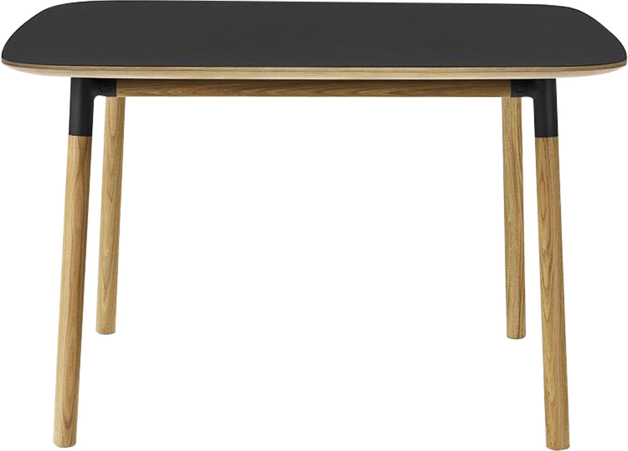 Der Form Tisch 120x120 von Normann Copenhagen vereint skandinavisches Design mit Funktionalität und verleiht jedem Raum eine stilvolle Note.