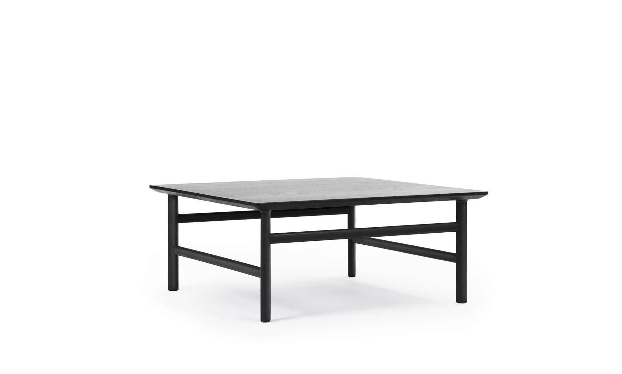 Moderner Grow Couchtisch von Normann Copenhagen, aus edlem Holz, perfekt für stilvolle Wohnzimmer und gemütliche Zusammenkünfte.